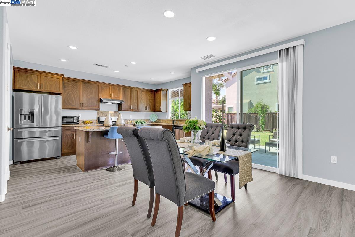 Detail Gallery Image 14 of 56 For 18 Prescott Cir, Oakley,  CA 94561 - 4 Beds | 3 Baths