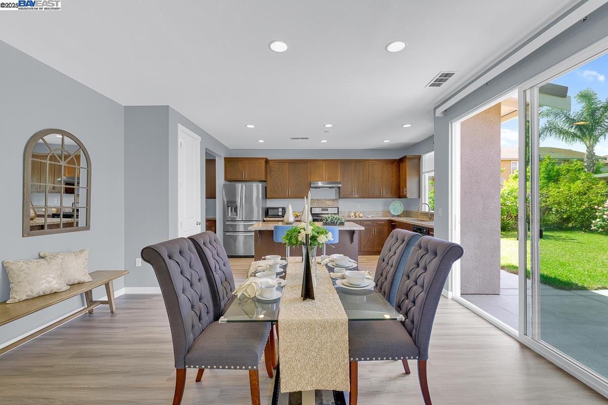 Detail Gallery Image 15 of 56 For 18 Prescott Cir, Oakley,  CA 94561 - 4 Beds | 3 Baths