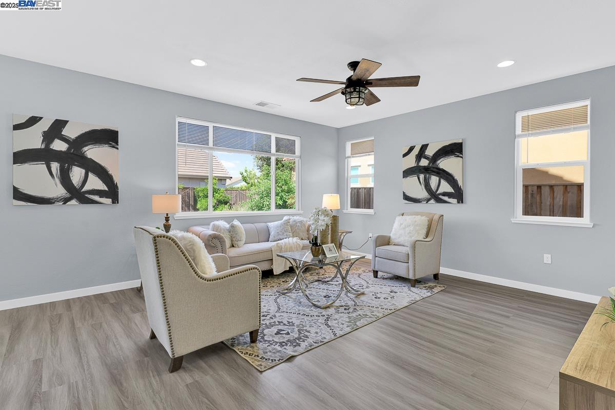 Detail Gallery Image 5 of 56 For 18 Prescott Cir, Oakley,  CA 94561 - 4 Beds | 3 Baths
