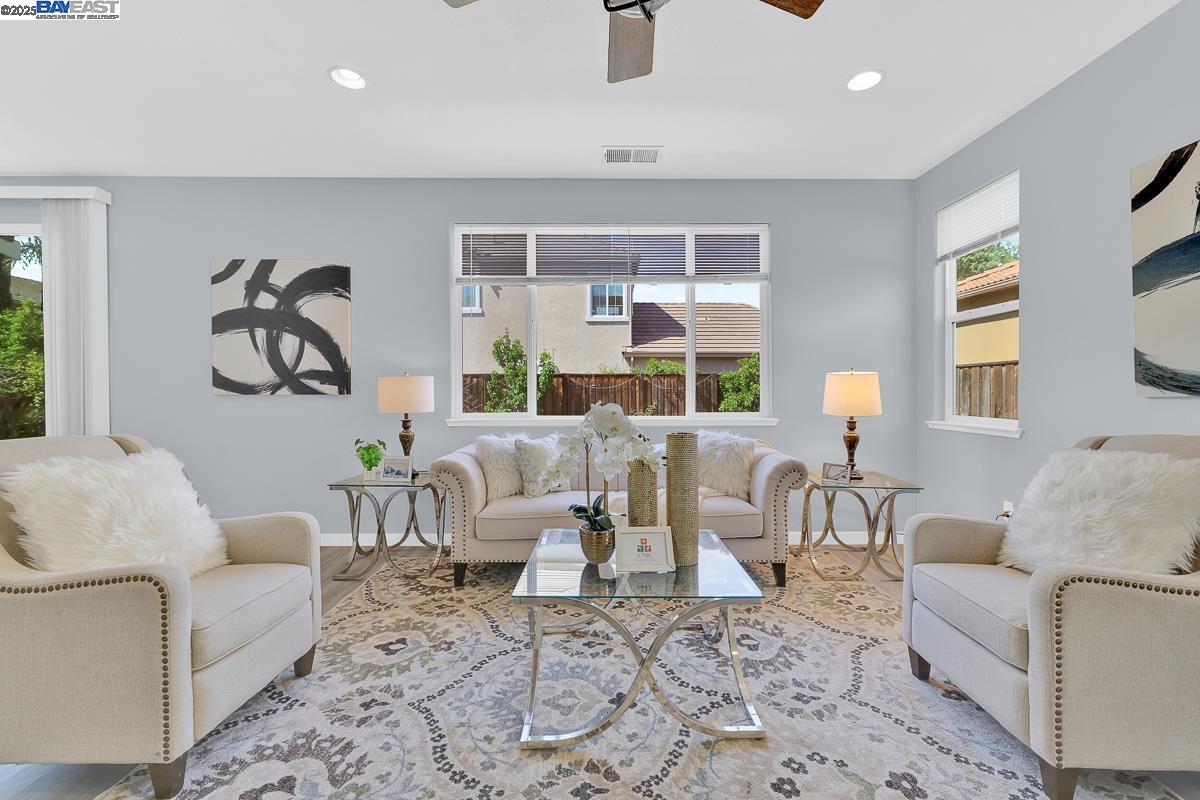Detail Gallery Image 7 of 56 For 18 Prescott Cir, Oakley,  CA 94561 - 4 Beds | 3 Baths