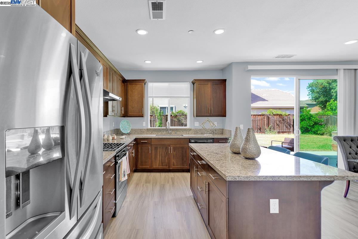 Detail Gallery Image 10 of 56 For 18 Prescott Cir, Oakley,  CA 94561 - 4 Beds | 3 Baths