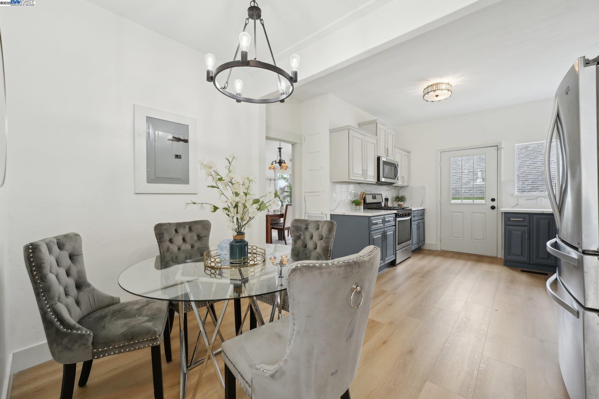 Detail Gallery Image 14 of 54 For 2155 42nd Ave, Oakland,  CA 94601 - 5 Beds | 3/1 Baths