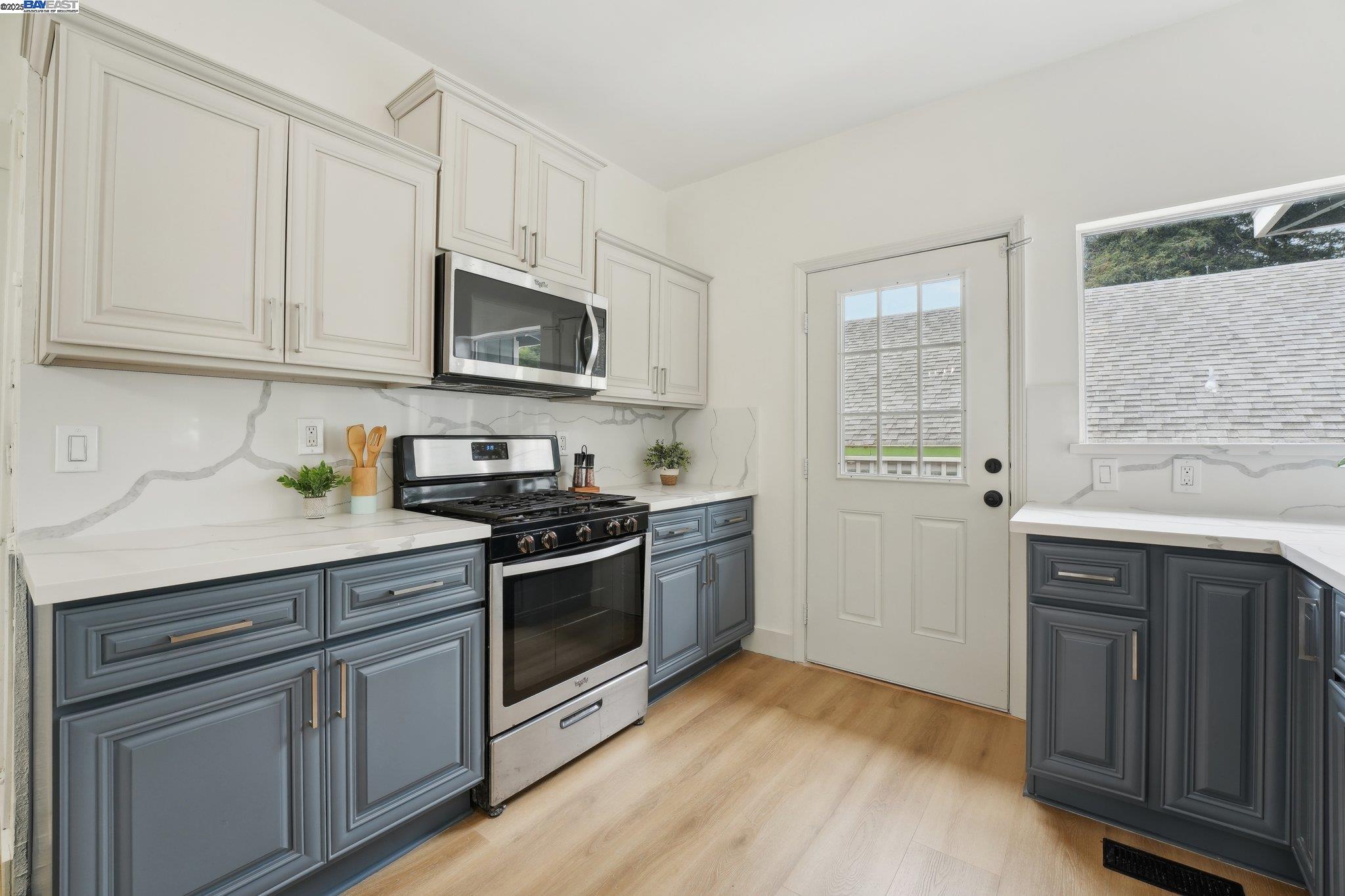 Detail Gallery Image 16 of 54 For 2155 42nd Ave, Oakland,  CA 94601 - 5 Beds | 3/1 Baths