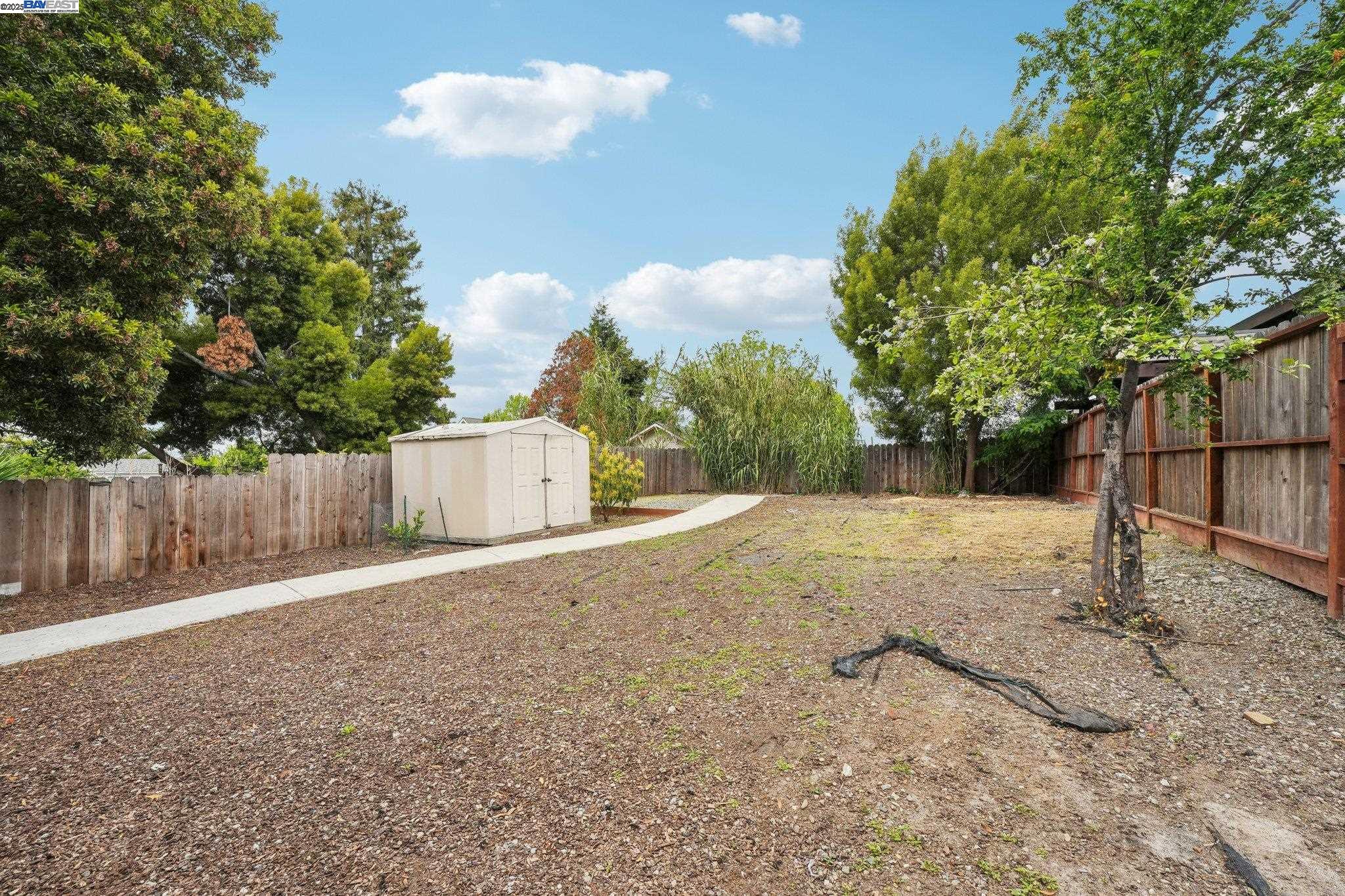 Detail Gallery Image 22 of 54 For 2155 42nd Ave, Oakland,  CA 94601 - 5 Beds | 3/1 Baths