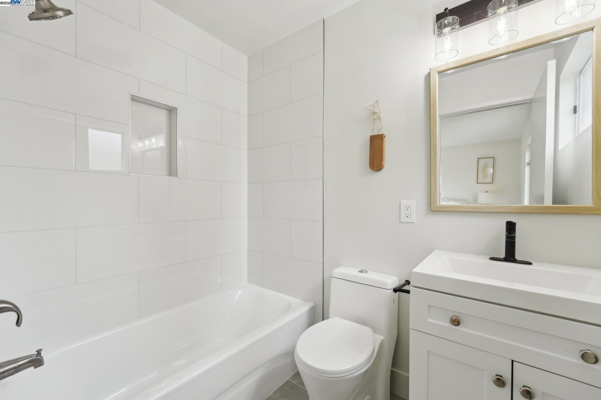 Detail Gallery Image 35 of 54 For 2155 42nd Ave, Oakland,  CA 94601 - 5 Beds | 3/1 Baths