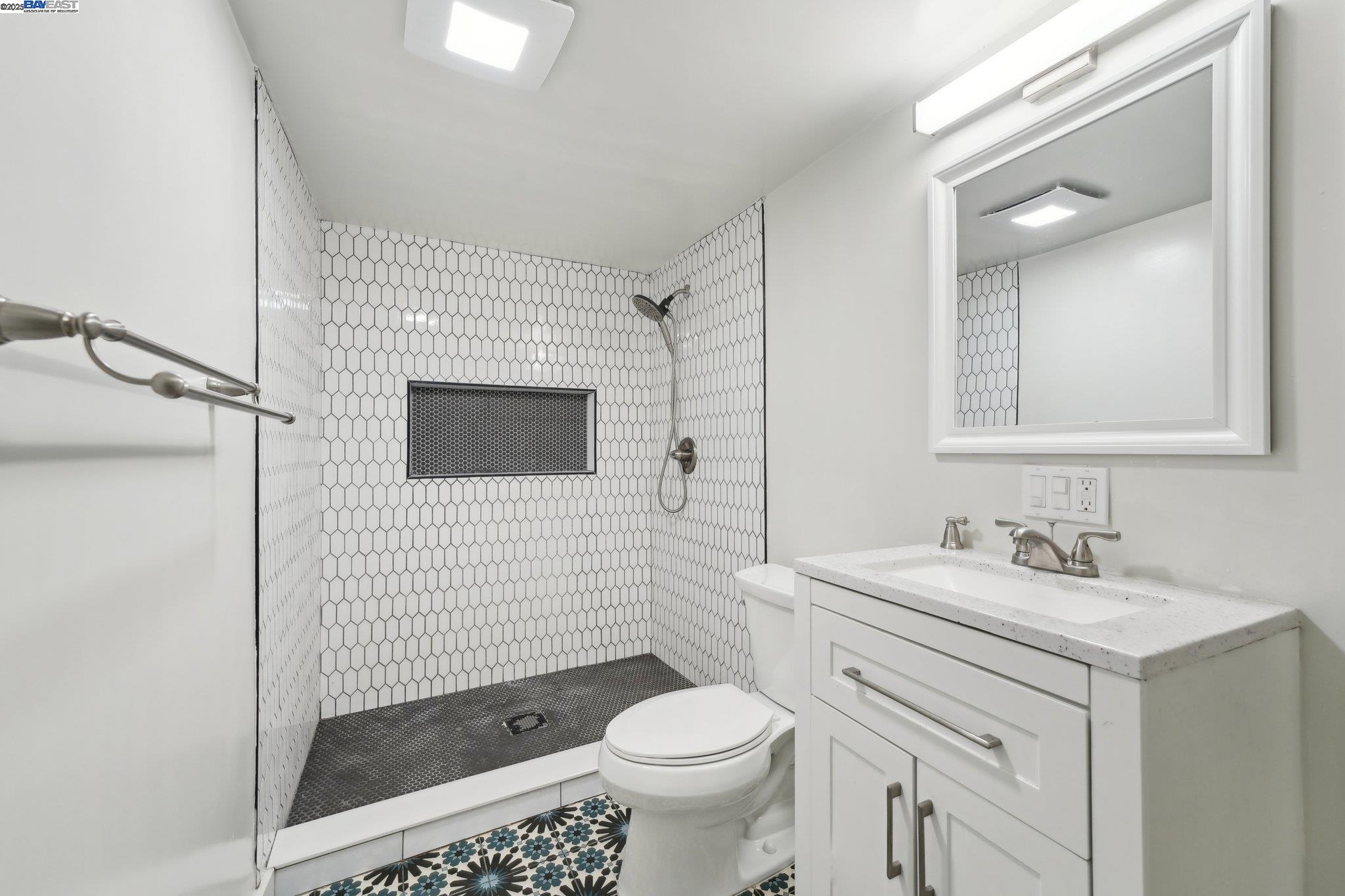 Detail Gallery Image 47 of 54 For 2155 42nd Ave, Oakland,  CA 94601 - 5 Beds | 3/1 Baths