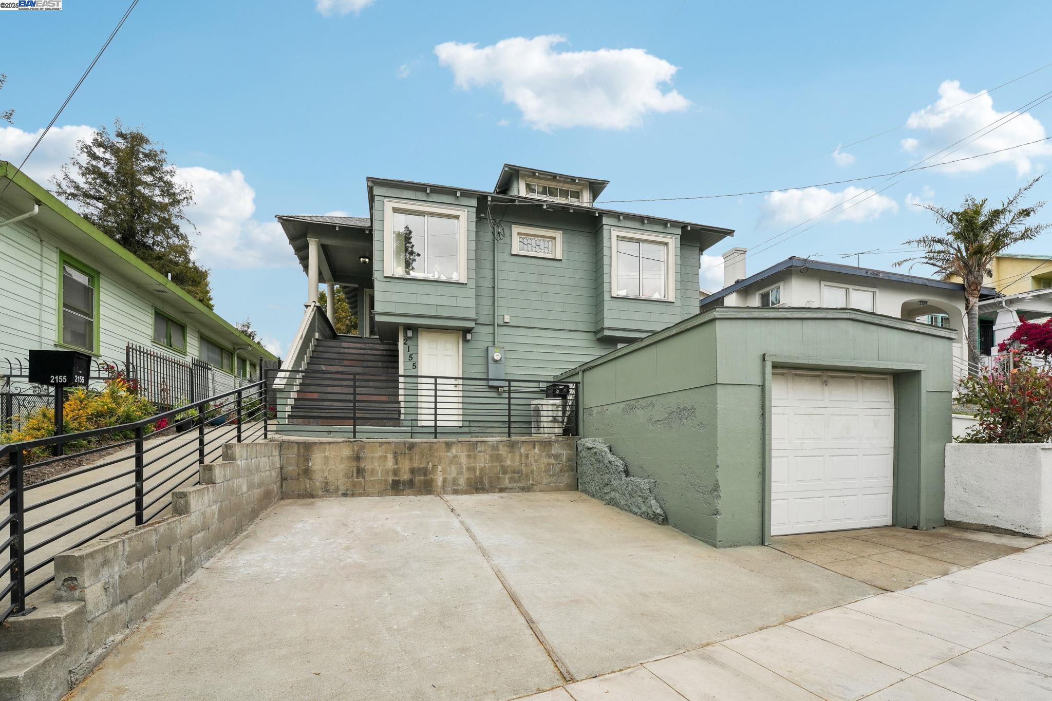 Detail Gallery Image 8 of 54 For 2155 42nd Ave, Oakland,  CA 94601 - 5 Beds | 3/1 Baths