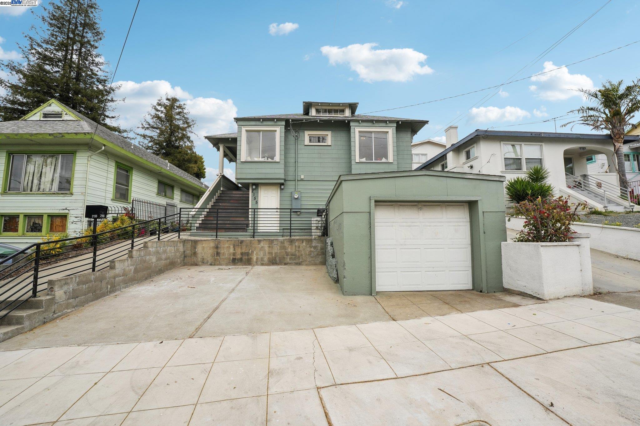 Detail Gallery Image 9 of 54 For 2155 42nd Ave, Oakland,  CA 94601 - 5 Beds | 3/1 Baths