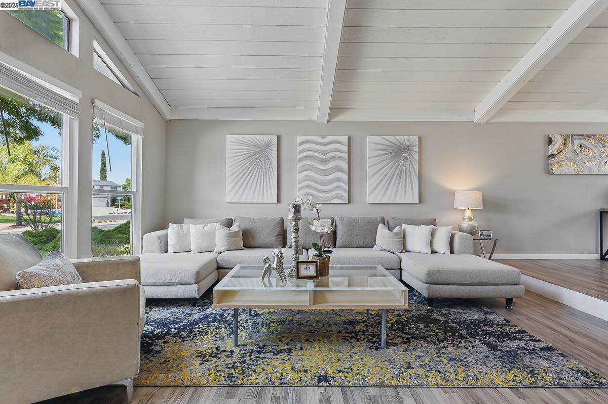 Detail Gallery Image 12 of 60 For 305 Granite Cir, Antioch,  CA 94509 - 4 Beds | 2/1 Baths