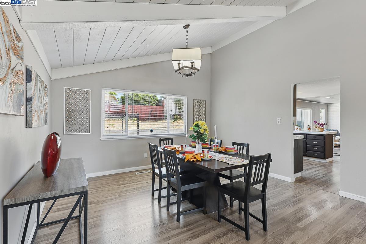Detail Gallery Image 17 of 60 For 305 Granite Cir, Antioch,  CA 94509 - 4 Beds | 2/1 Baths