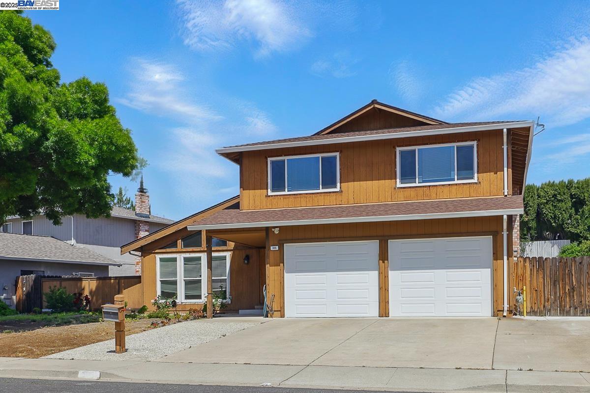 Detail Gallery Image 3 of 60 For 305 Granite Cir, Antioch,  CA 94509 - 4 Beds | 2/1 Baths