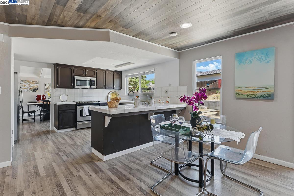 Detail Gallery Image 26 of 60 For 305 Granite Cir, Antioch,  CA 94509 - 4 Beds | 2/1 Baths
