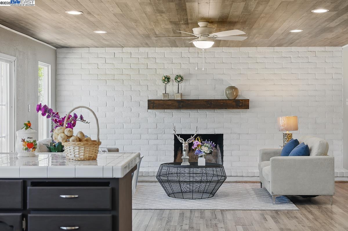 Detail Gallery Image 30 of 60 For 305 Granite Cir, Antioch,  CA 94509 - 4 Beds | 2/1 Baths
