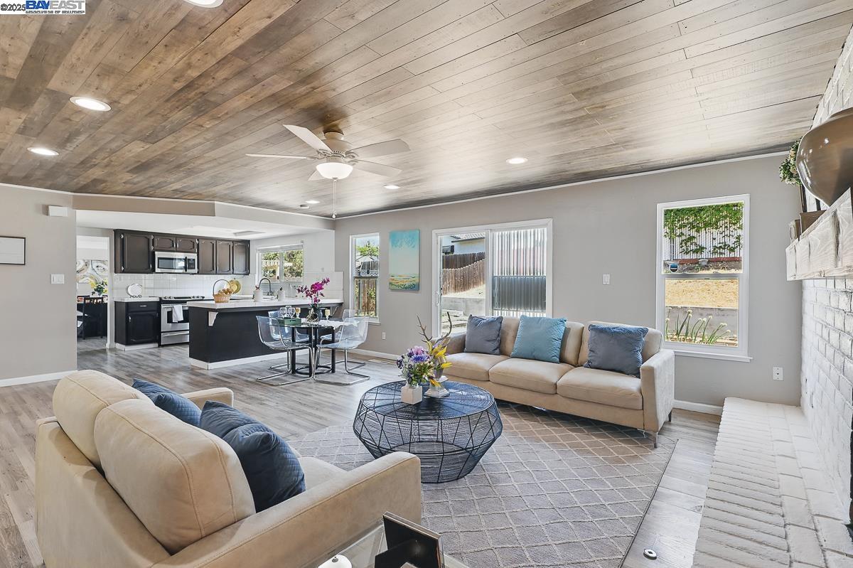 Detail Gallery Image 31 of 60 For 305 Granite Cir, Antioch,  CA 94509 - 4 Beds | 2/1 Baths
