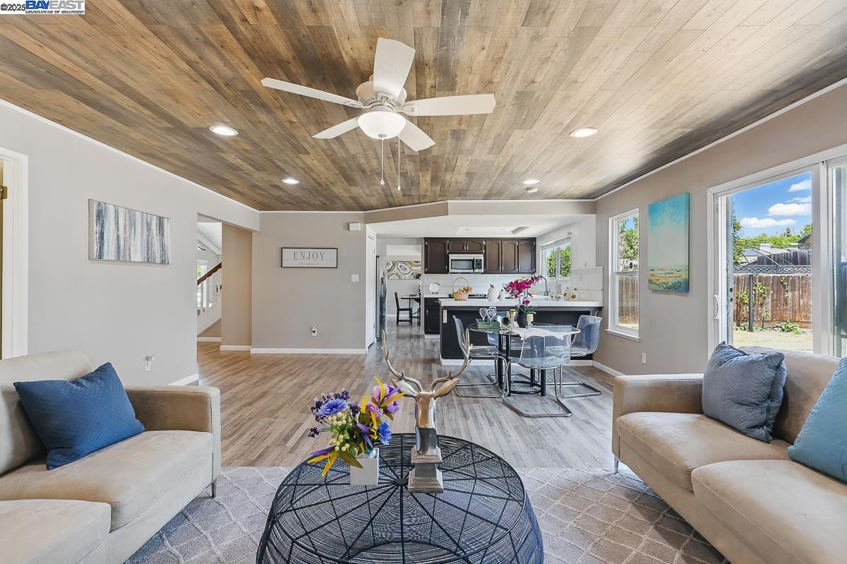 Detail Gallery Image 32 of 60 For 305 Granite Cir, Antioch,  CA 94509 - 4 Beds | 2/1 Baths