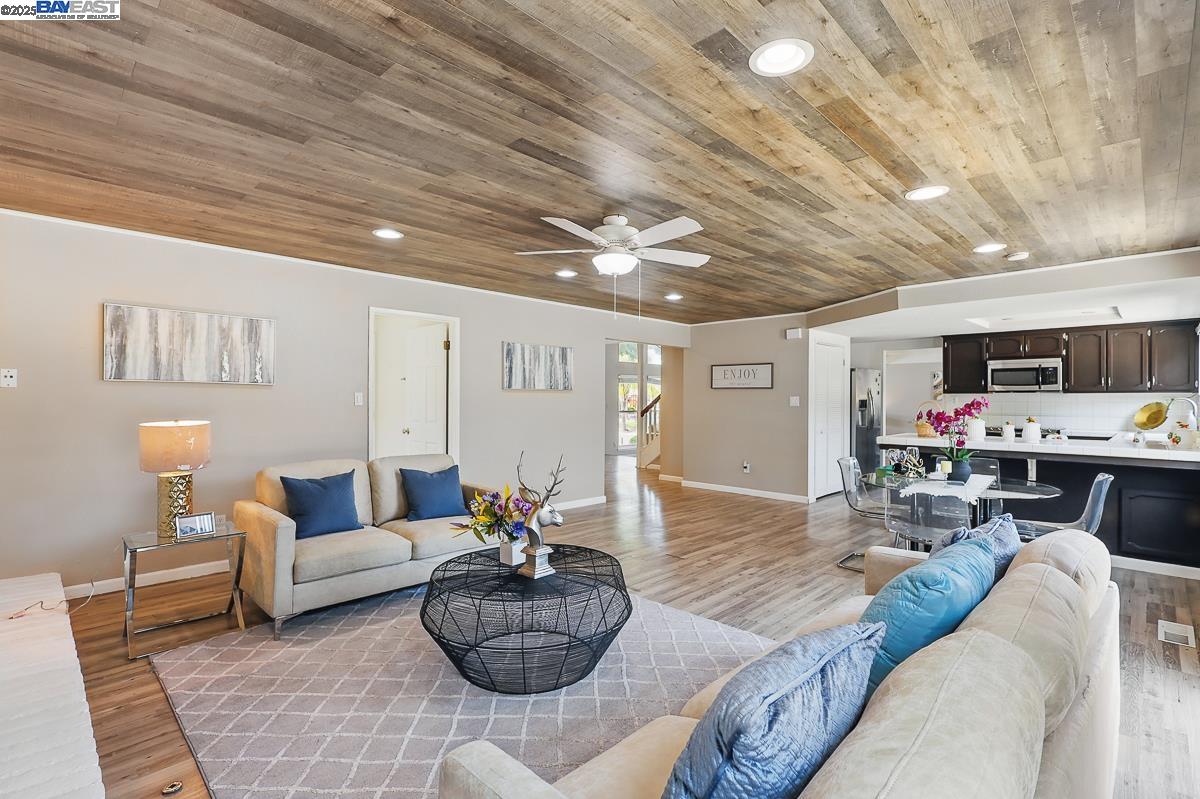 Detail Gallery Image 33 of 60 For 305 Granite Cir, Antioch,  CA 94509 - 4 Beds | 2/1 Baths