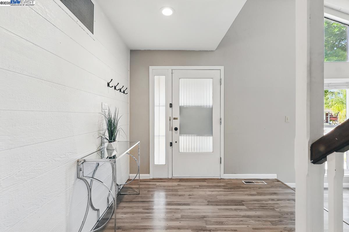 Detail Gallery Image 5 of 60 For 305 Granite Cir, Antioch,  CA 94509 - 4 Beds | 2/1 Baths