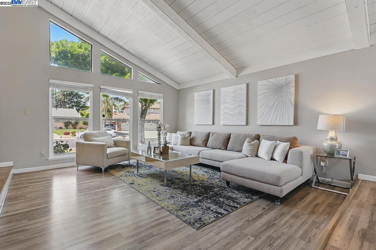 Detail Gallery Image 9 of 60 For 305 Granite Cir, Antioch,  CA 94509 - 4 Beds | 2/1 Baths