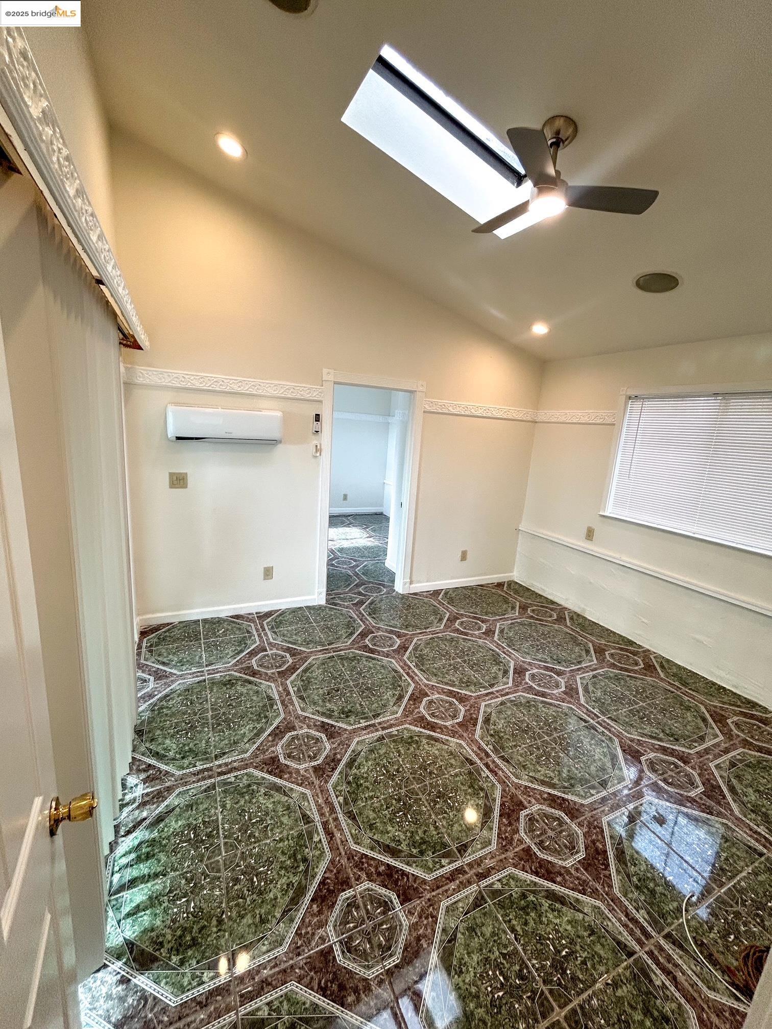 7442 B Hillmont Dr, Oakland, California 94605, 1 Bedroom Bedrooms, 3 Rooms Rooms,15 BathroomsBathrooms,Residential Lease,For Rent,7442 B Hillmont Dr,41095207