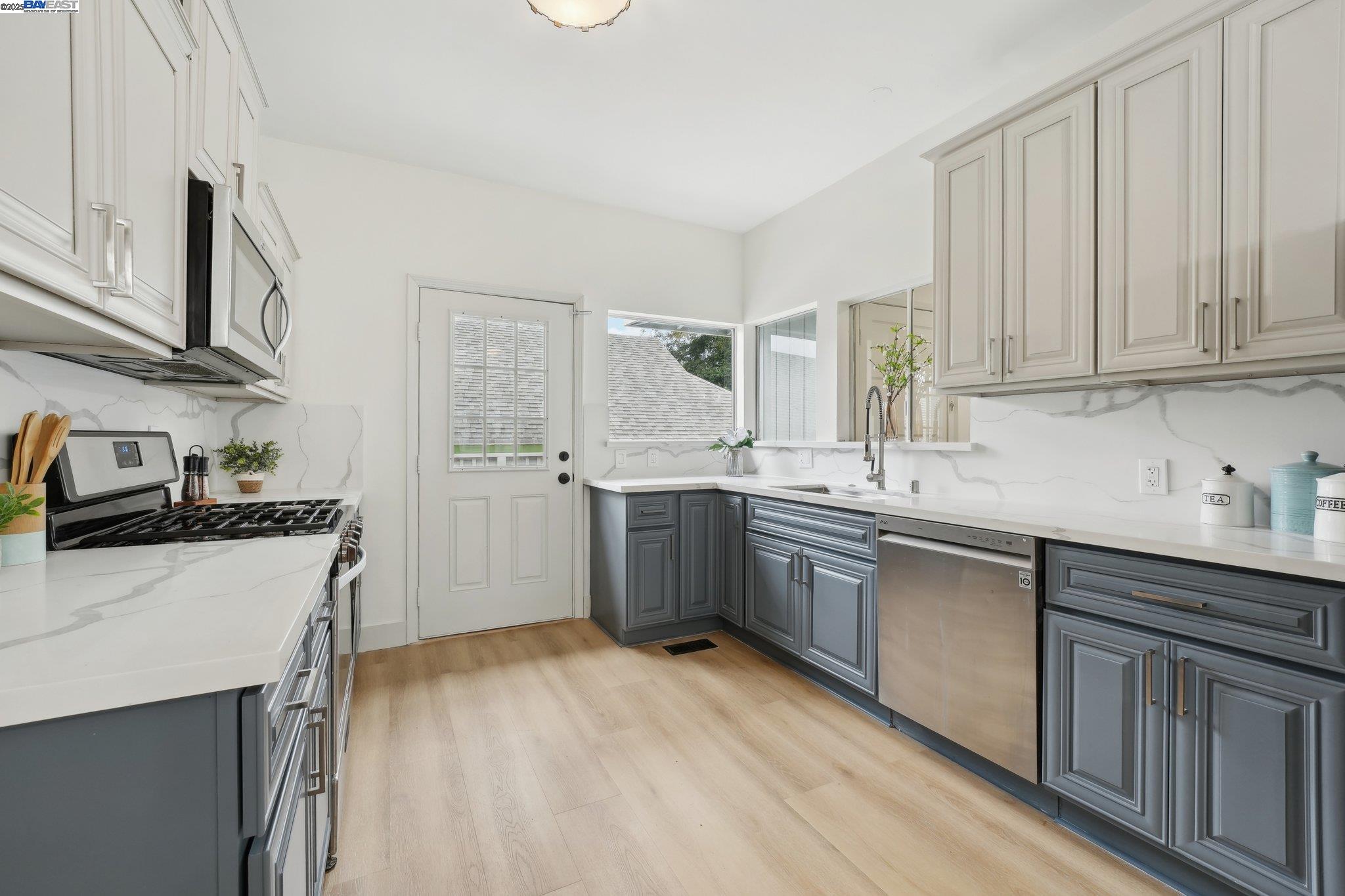 Detail Gallery Image 29 of 60 For 2155 42nd Ave, Oakland,  CA 94601 - – Beds | – Baths