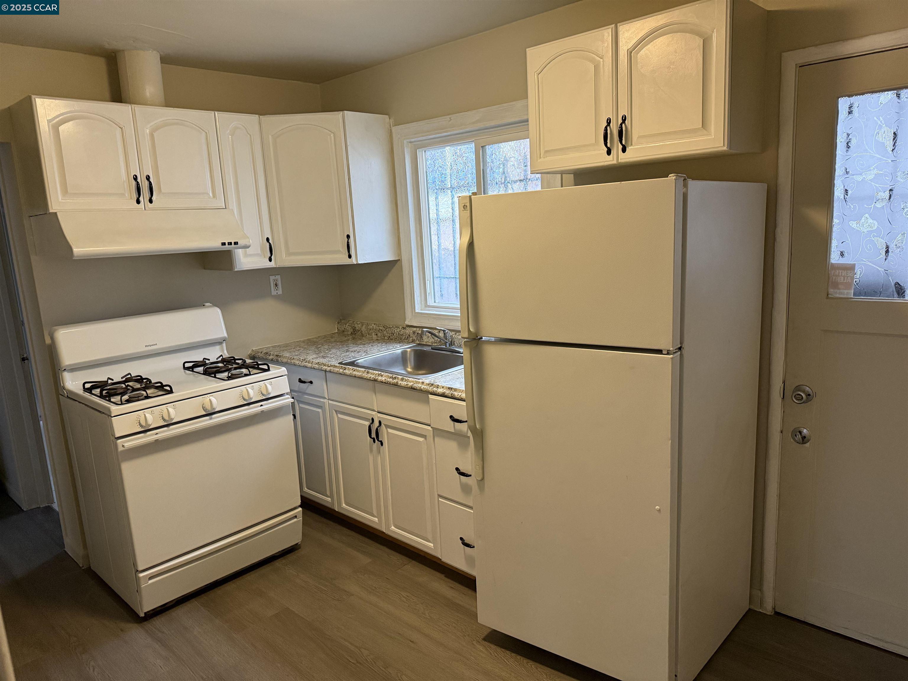 Detail Gallery Image 4 of 8 For 4028 E 18th St, Oakland,  CA 94601 - – Beds | – Baths