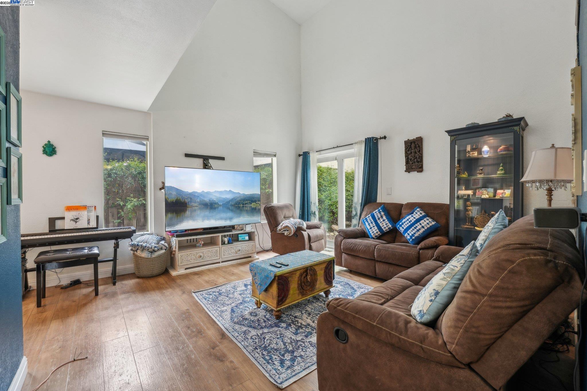 Detail Gallery Image 4 of 57 For 2986 Liberty Dr, Pleasanton,  CA 94566 - 3 Beds | 2/1 Baths