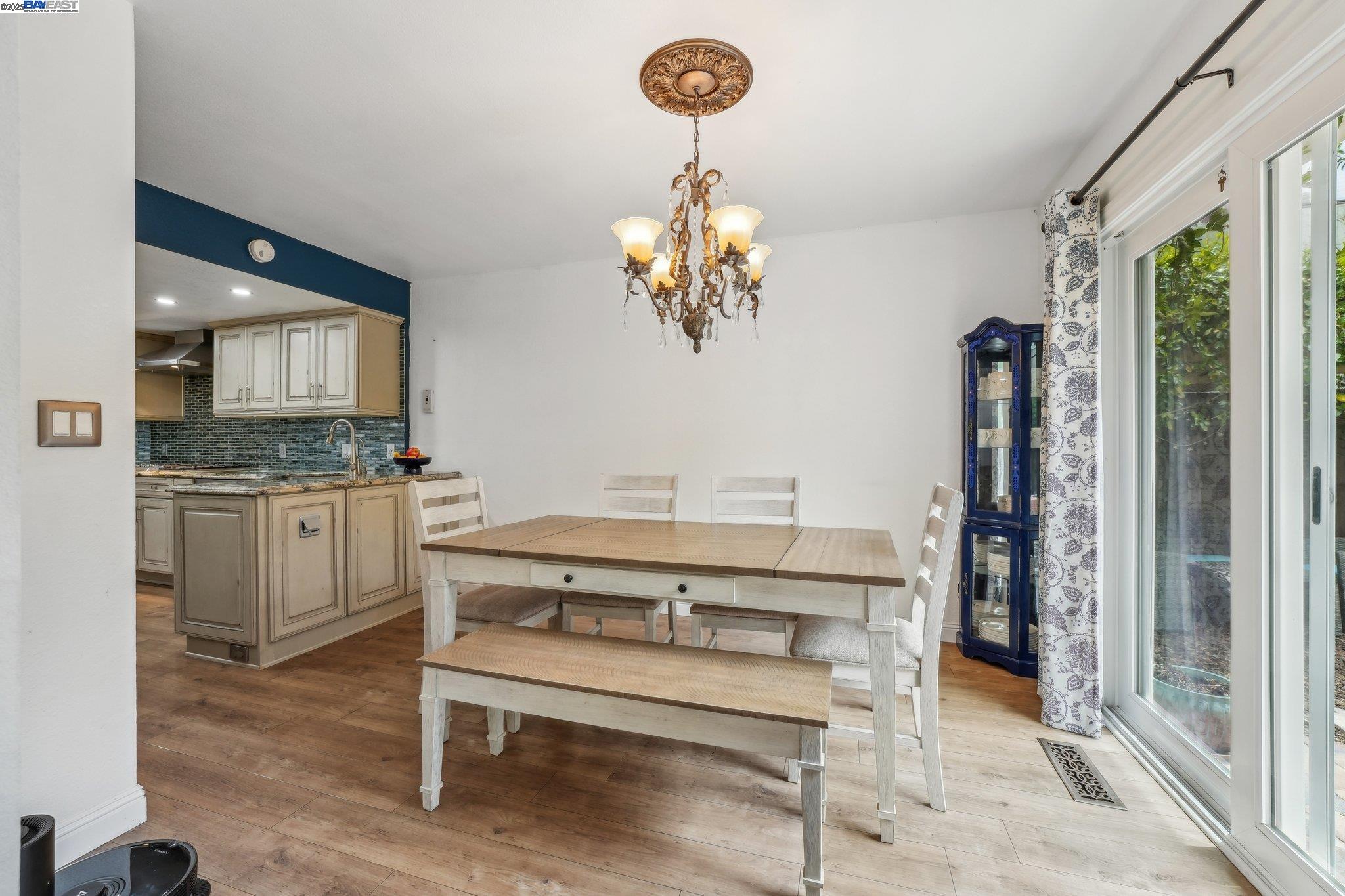 Detail Gallery Image 8 of 57 For 2986 Liberty Dr, Pleasanton,  CA 94566 - 3 Beds | 2/1 Baths