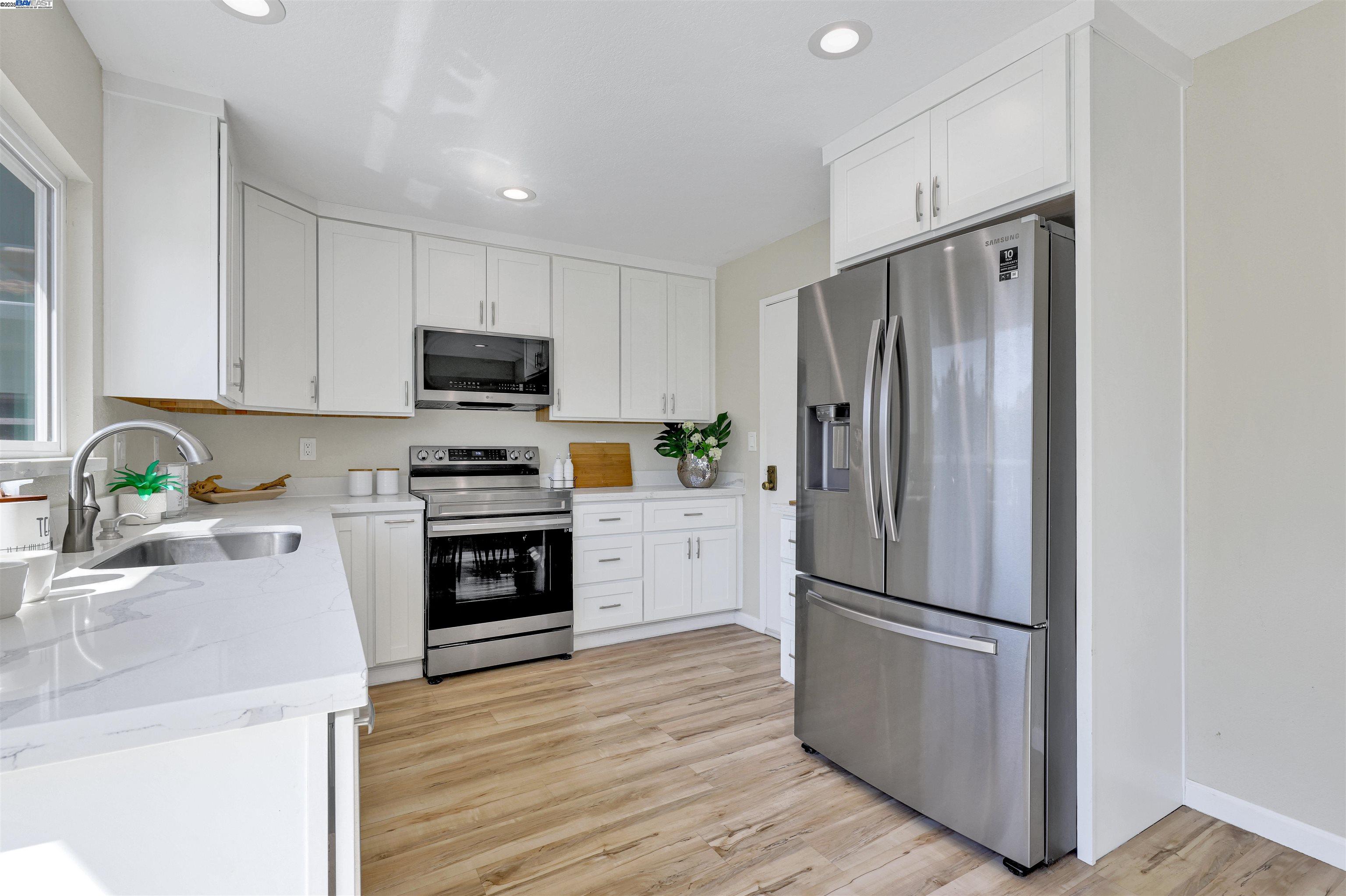 Detail Gallery Image 18 of 44 For 225 Kansas Way, Fremont,  CA 94539 - 3 Beds | 2 Baths