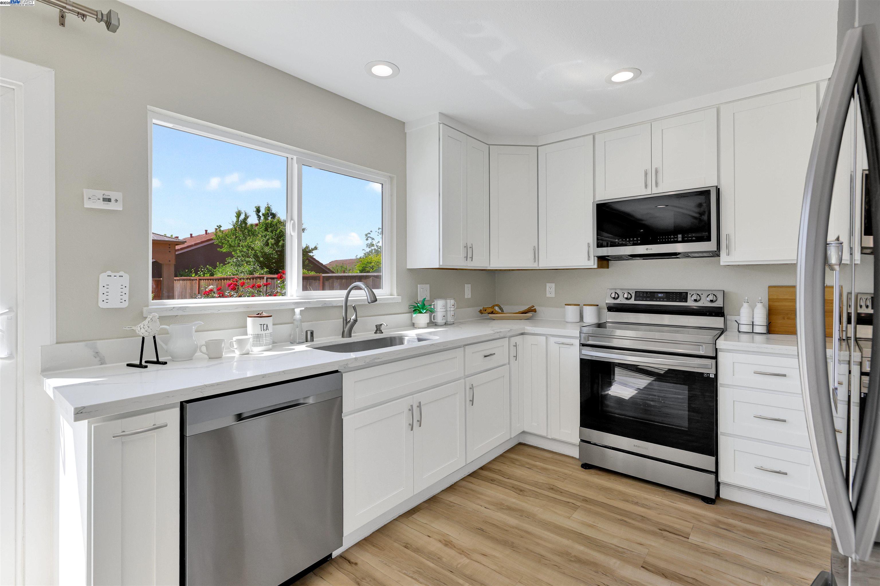 Detail Gallery Image 19 of 44 For 225 Kansas Way, Fremont,  CA 94539 - 3 Beds | 2 Baths