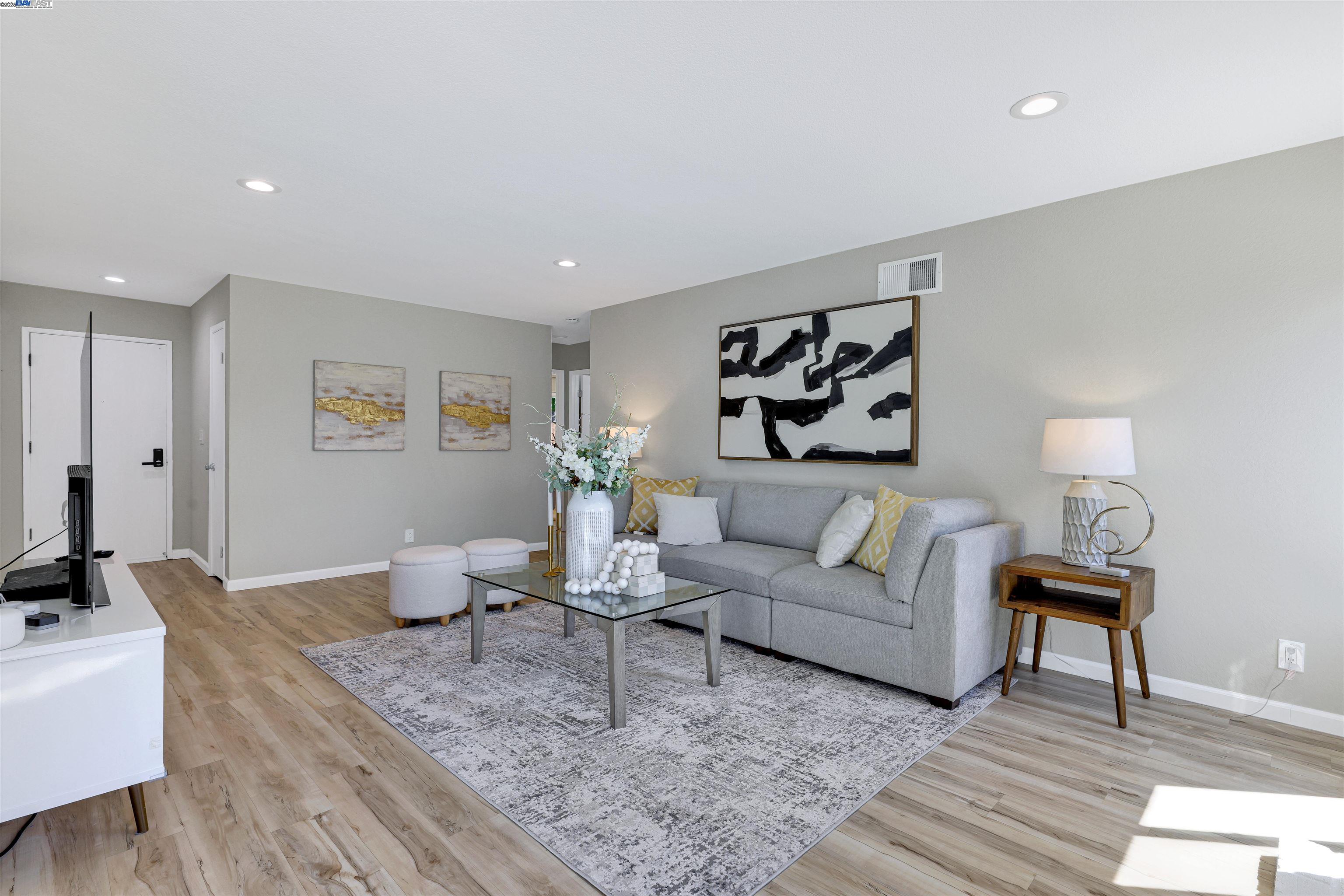 Detail Gallery Image 8 of 44 For 225 Kansas Way, Fremont,  CA 94539 - 3 Beds | 2 Baths