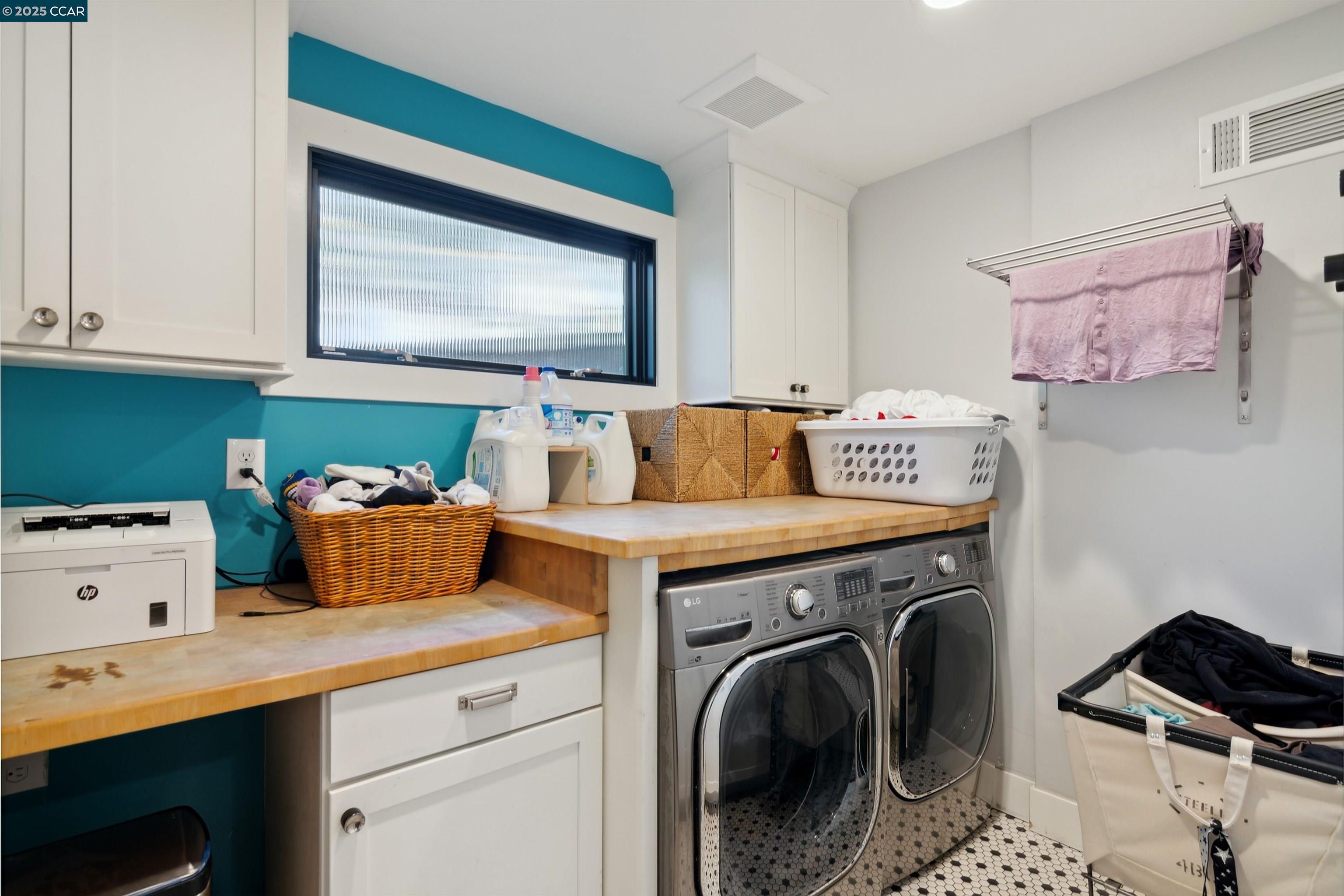 20 Mira Loma Rd, Orinda, California 94563, 3 Bedrooms Bedrooms, 8 Rooms Rooms,3 BathroomsBathrooms,Residential Lease,For Rent,20 Mira Loma Rd,41095229