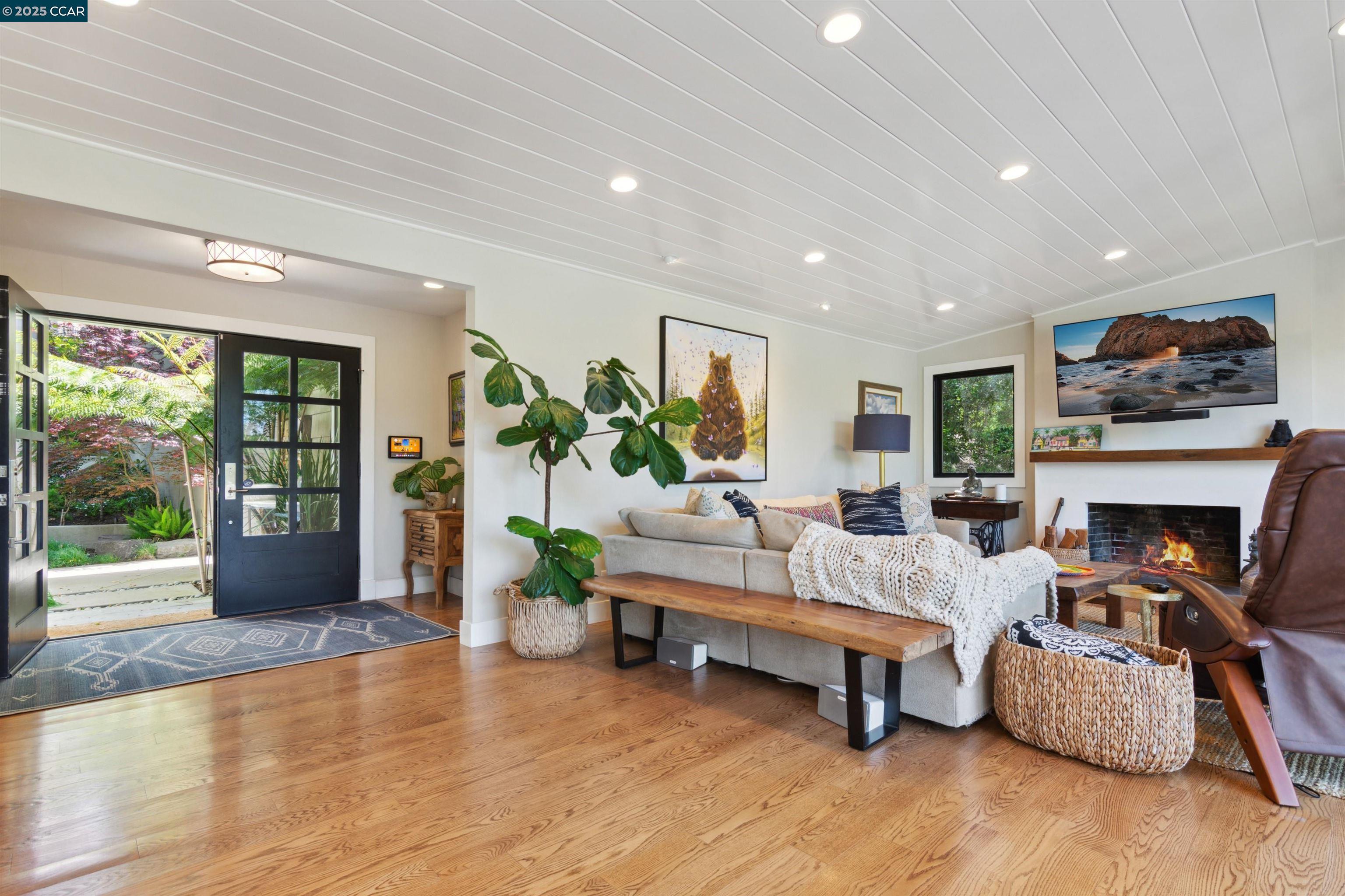 20 Mira Loma Rd, Orinda, California 94563, 3 Bedrooms Bedrooms, 8 Rooms Rooms,3 BathroomsBathrooms,Residential Lease,For Rent,20 Mira Loma Rd,41095229