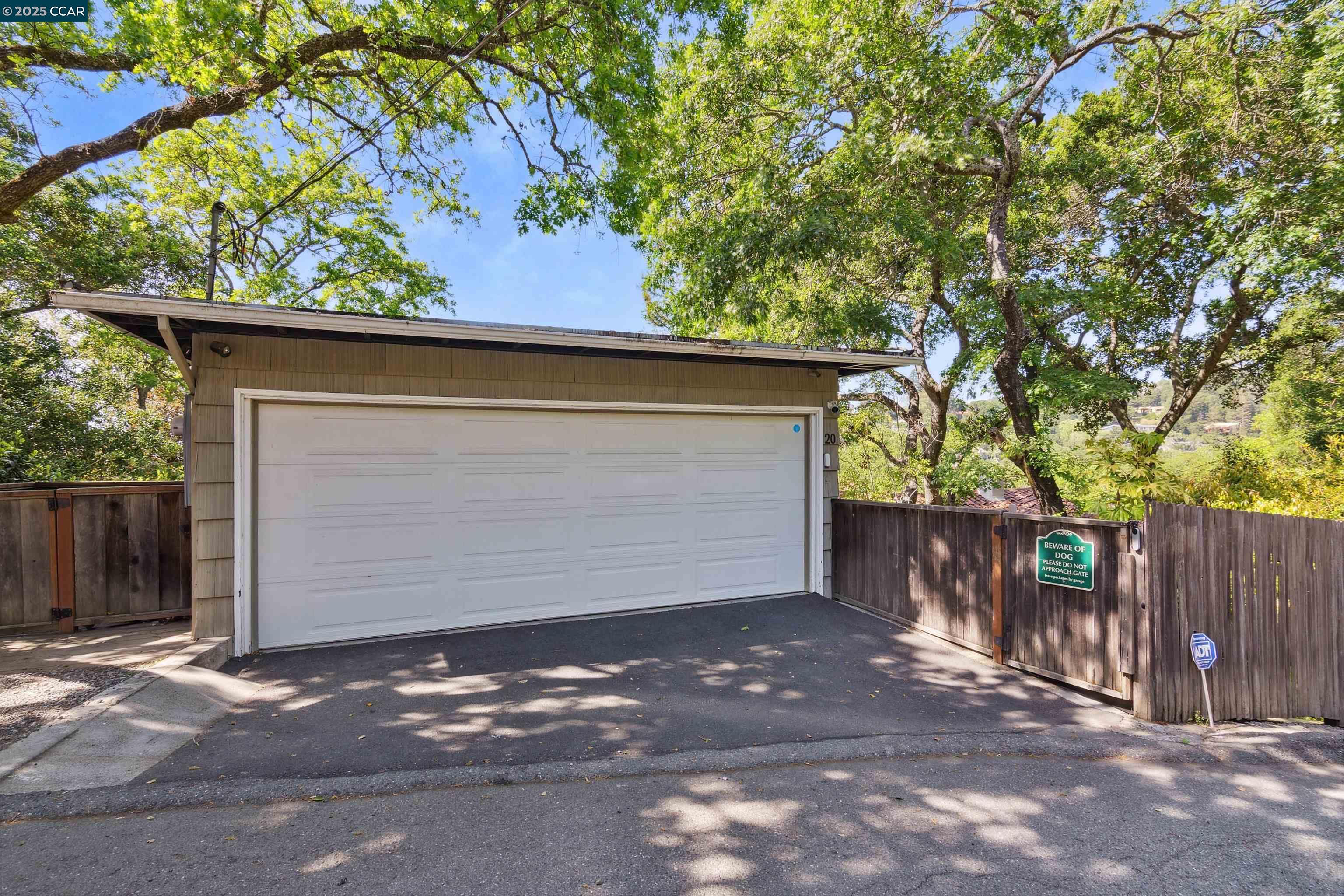 20 Mira Loma Rd, Orinda, California 94563, 3 Bedrooms Bedrooms, 8 Rooms Rooms,3 BathroomsBathrooms,Residential Lease,For Rent,20 Mira Loma Rd,41095229