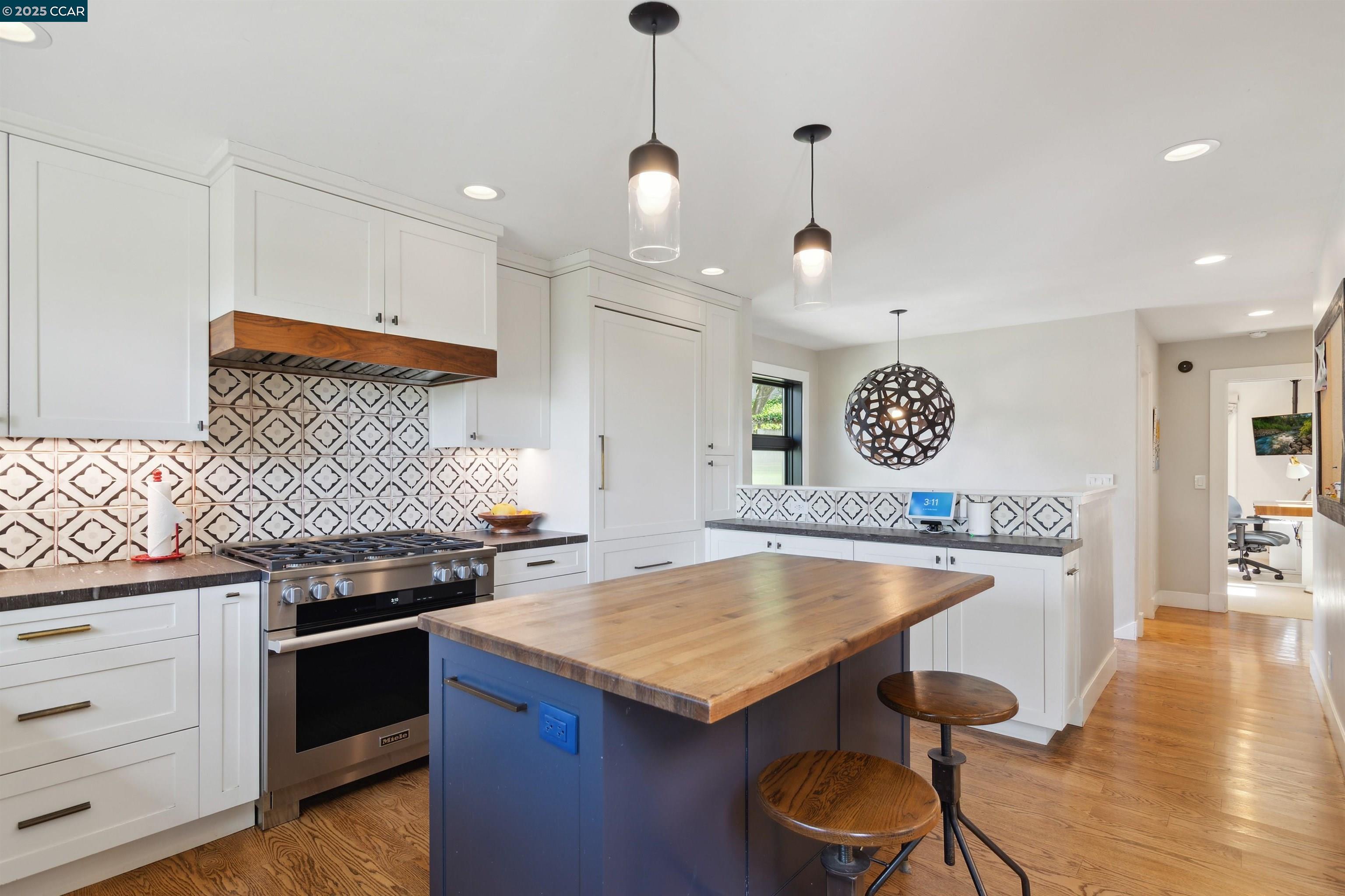 20 Mira Loma Rd, Orinda, California 94563, 3 Bedrooms Bedrooms, 8 Rooms Rooms,3 BathroomsBathrooms,Residential Lease,For Rent,20 Mira Loma Rd,41095229