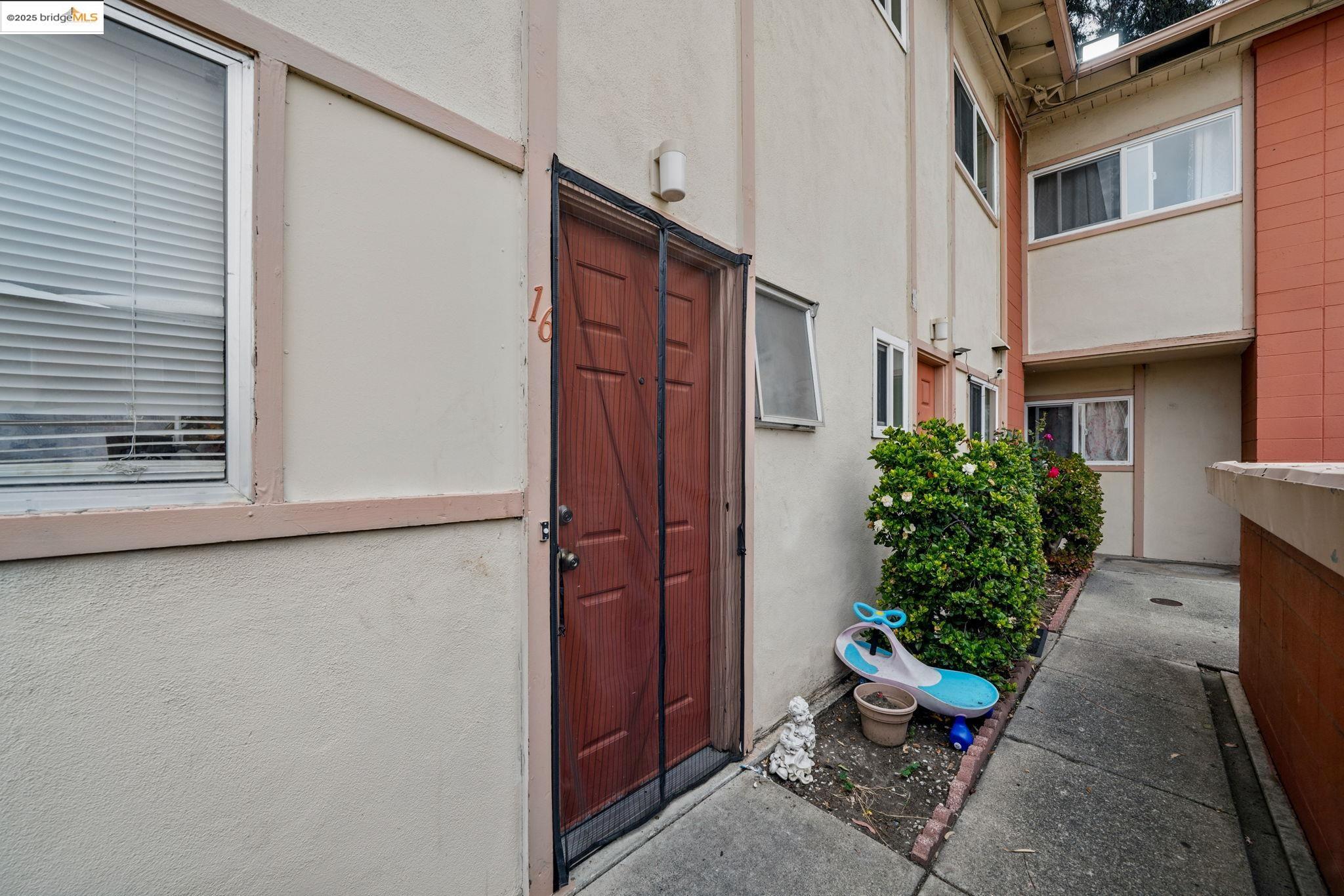 27505 Tampa Avenue # 16, Hayward, California 94544, 2 Bedrooms Bedrooms, 4 Rooms Rooms,1 BathroomBathrooms,Residential Lease,For Rent,27505 Tampa Avenue # 16,41095238