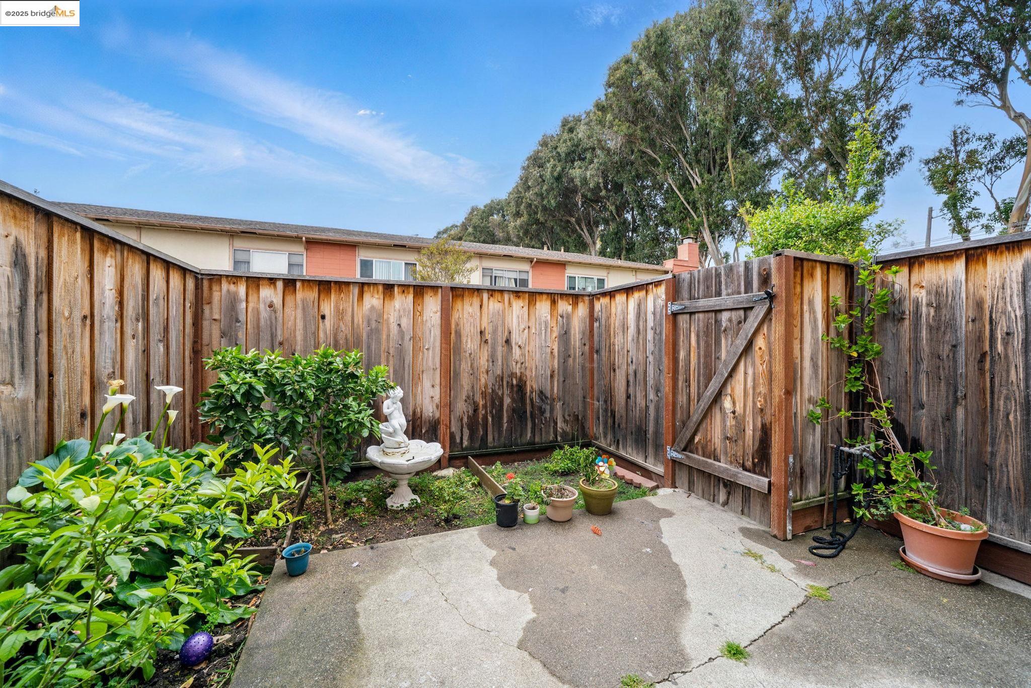 27505 Tampa Avenue # 16, Hayward, California 94544, 2 Bedrooms Bedrooms, 4 Rooms Rooms,1 BathroomBathrooms,Residential Lease,For Rent,27505 Tampa Avenue # 16,41095238
