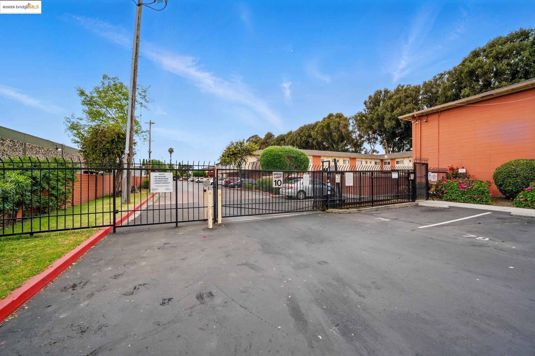 27505 Tampa Avenue # 16, Hayward, California 94544, 2 Bedrooms Bedrooms, 4 Rooms Rooms,1 BathroomBathrooms,Residential Lease,For Rent,27505 Tampa Avenue # 16,41095238