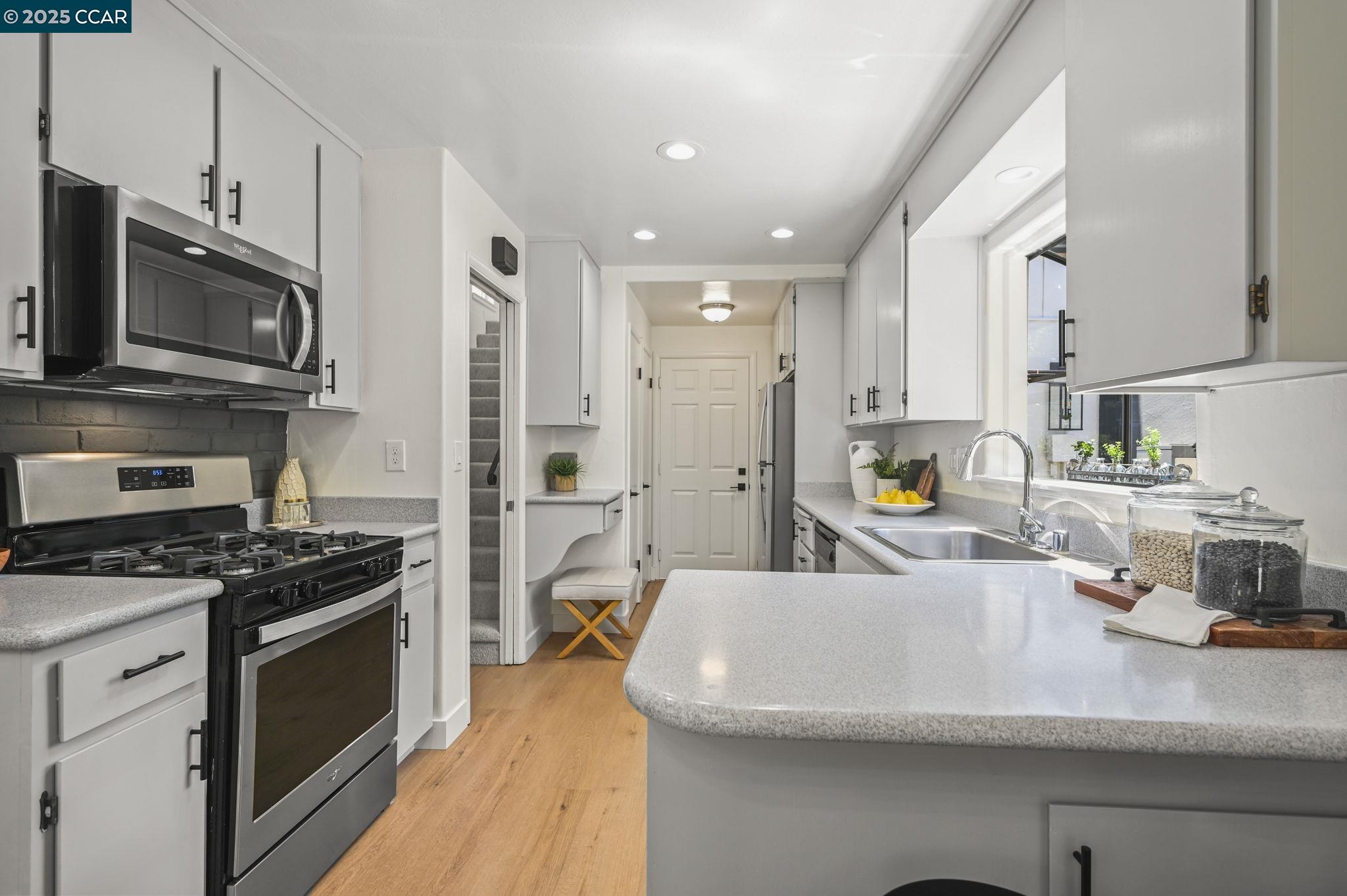 Detail Gallery Image 11 of 45 For 241 Lombardi Cir, Walnut Creek,  CA 94598 - 3 Beds | 2 Baths