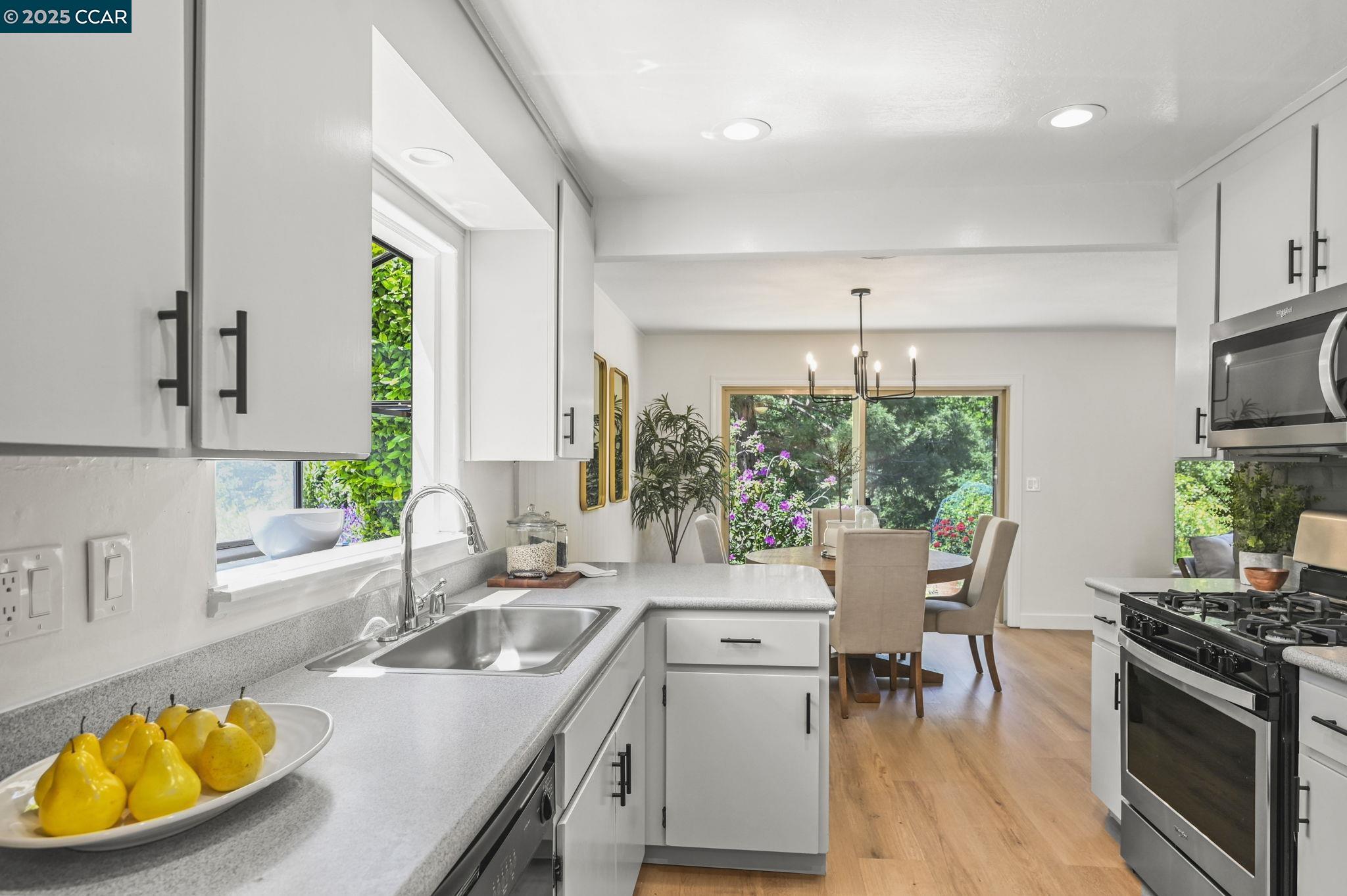 Detail Gallery Image 13 of 45 For 241 Lombardi Cir, Walnut Creek,  CA 94598 - 3 Beds | 2 Baths