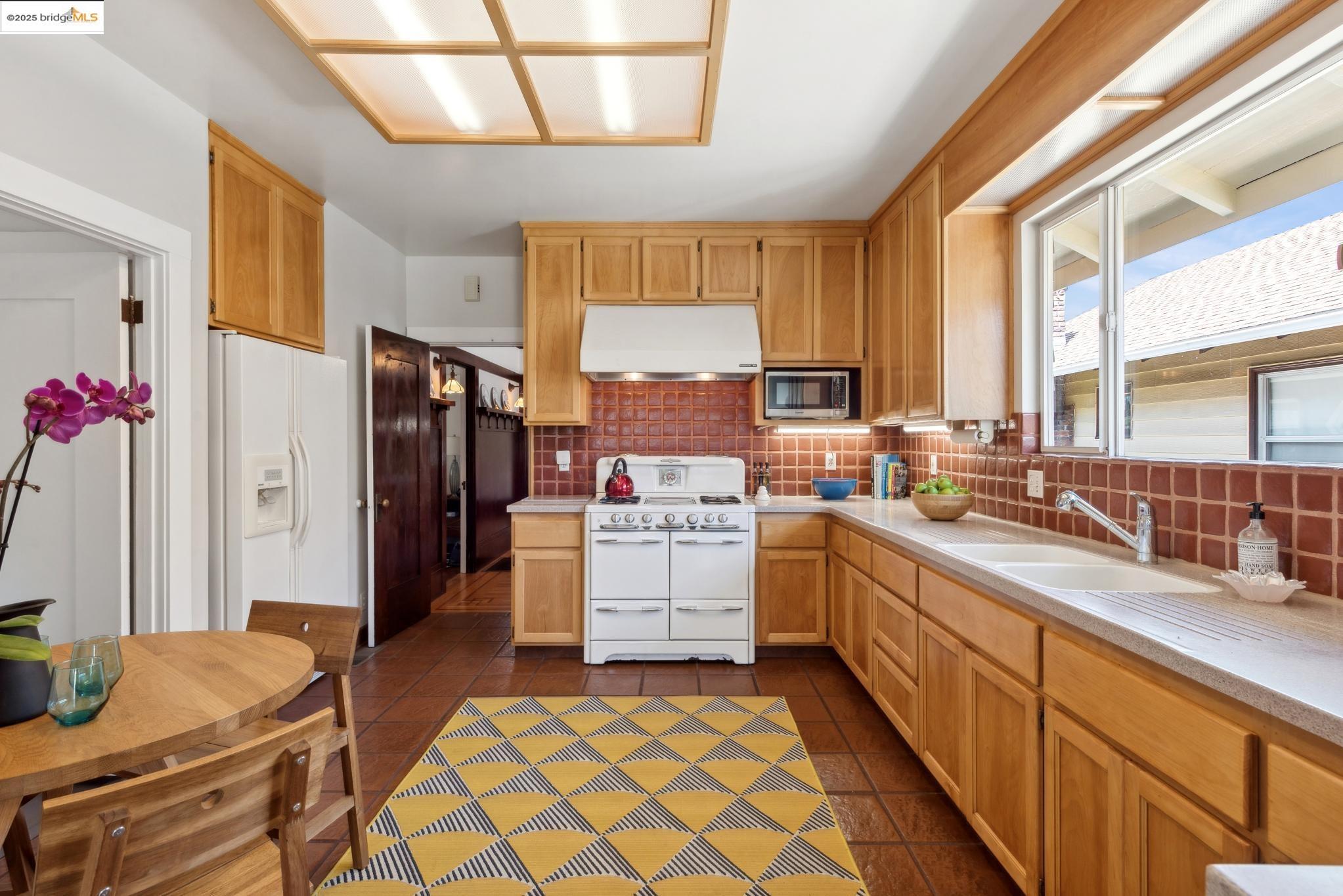 Detail Gallery Image 18 of 41 For 1820 Wood St, Alameda,  CA 94501 - 2 Beds | 1 Baths