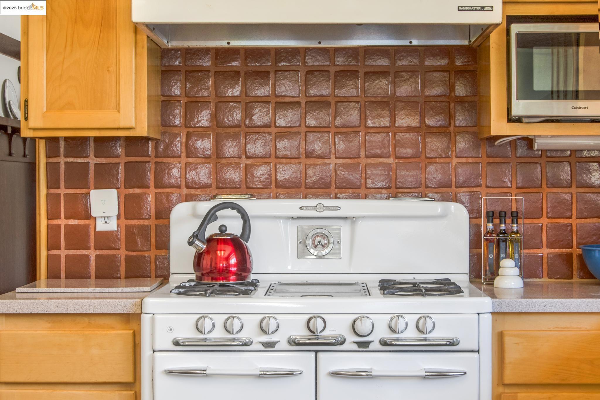 Detail Gallery Image 20 of 41 For 1820 Wood St, Alameda,  CA 94501 - 2 Beds | 1 Baths