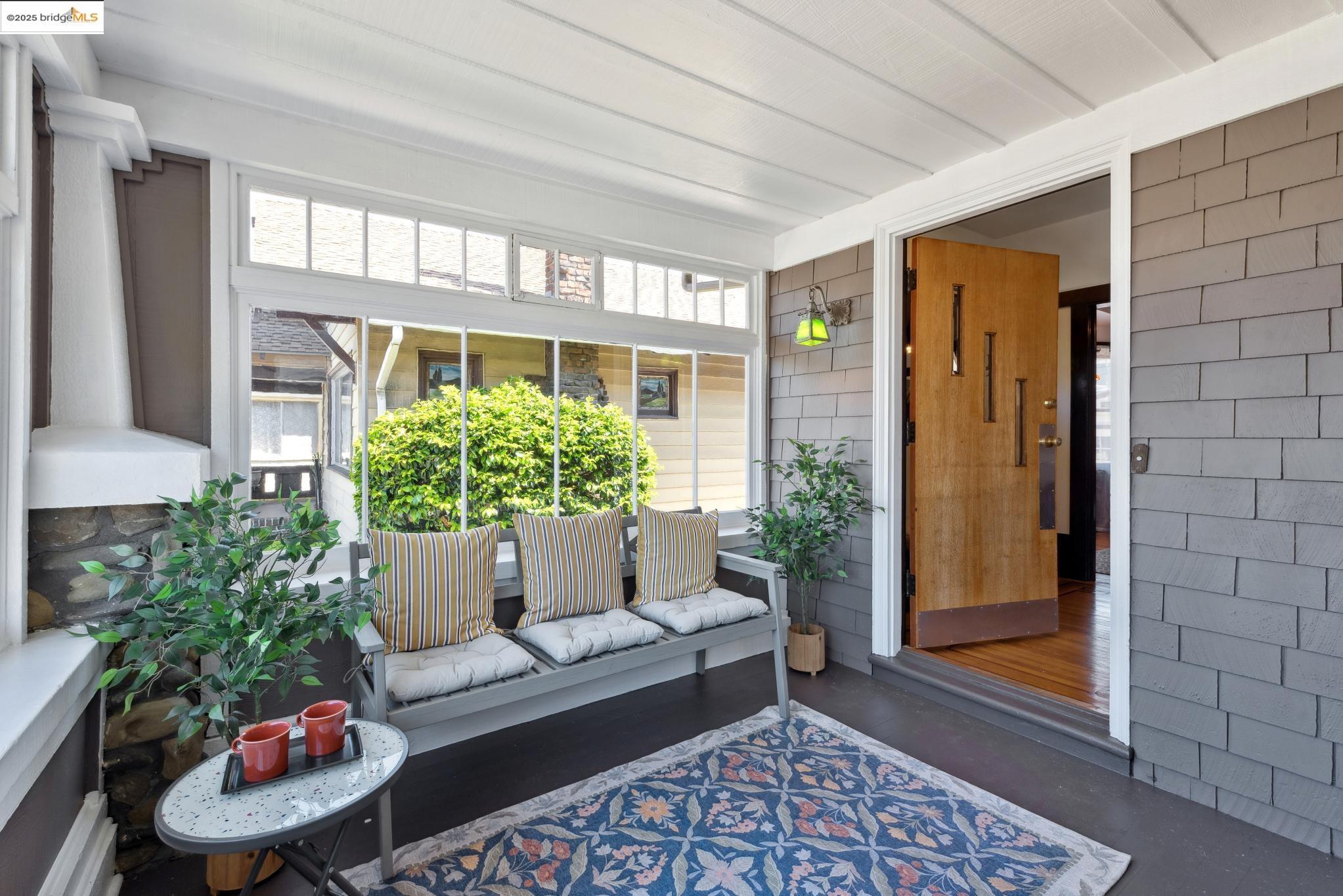 Detail Gallery Image 3 of 41 For 1820 Wood St, Alameda,  CA 94501 - 2 Beds | 1 Baths