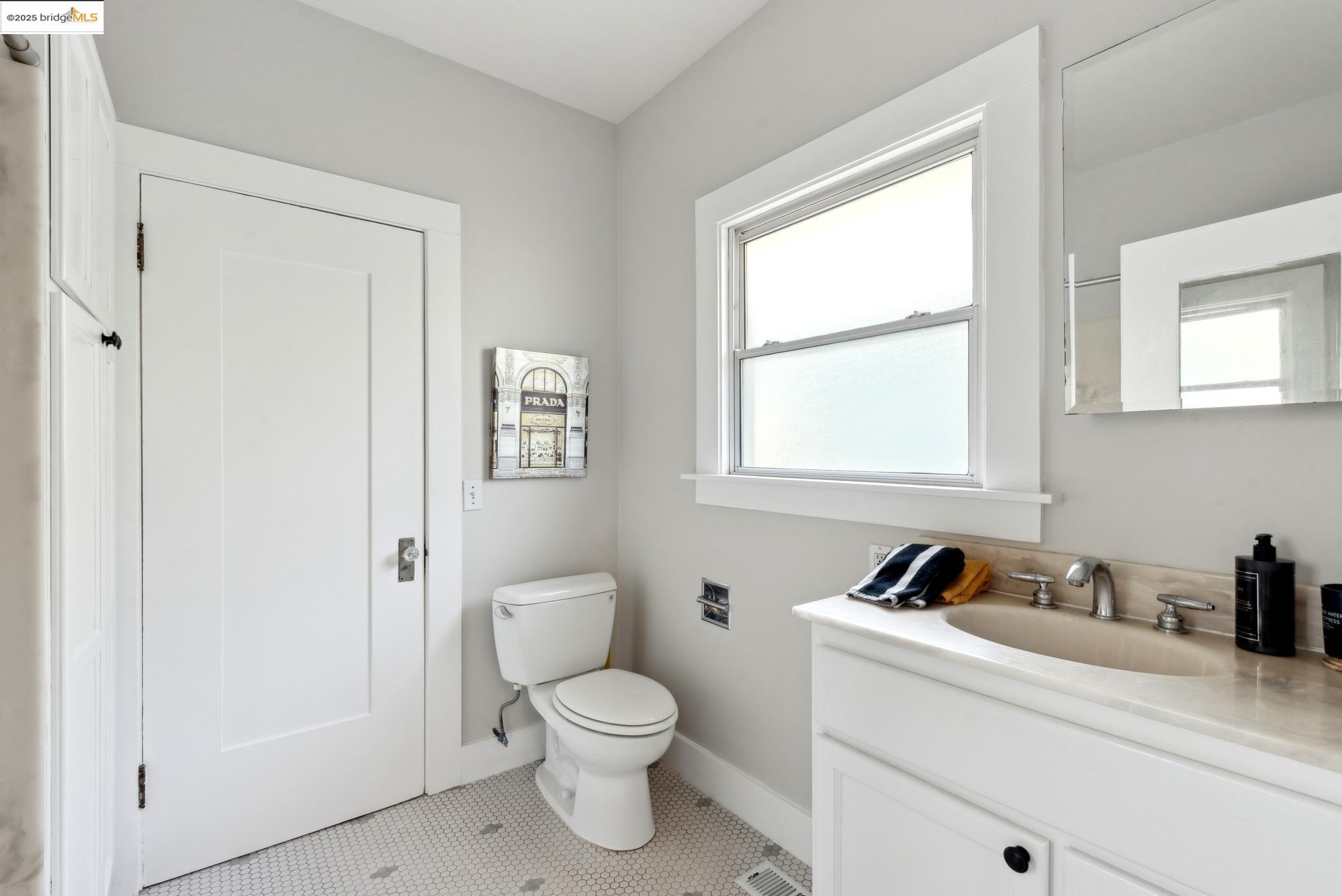 Detail Gallery Image 27 of 41 For 1820 Wood St, Alameda,  CA 94501 - 2 Beds | 1 Baths