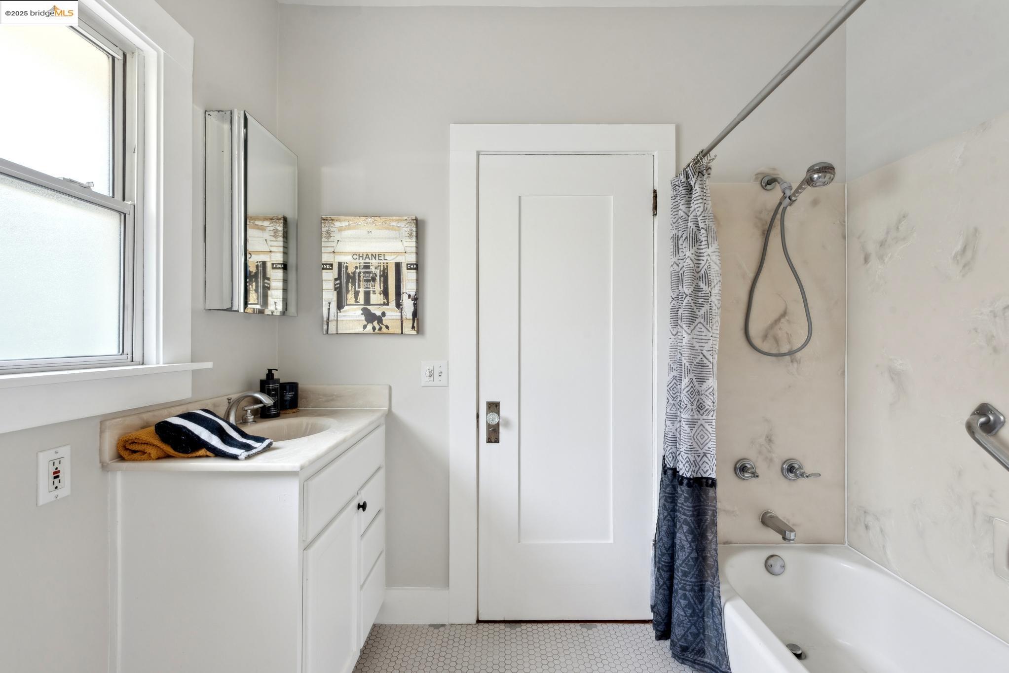 Detail Gallery Image 28 of 41 For 1820 Wood St, Alameda,  CA 94501 - 2 Beds | 1 Baths