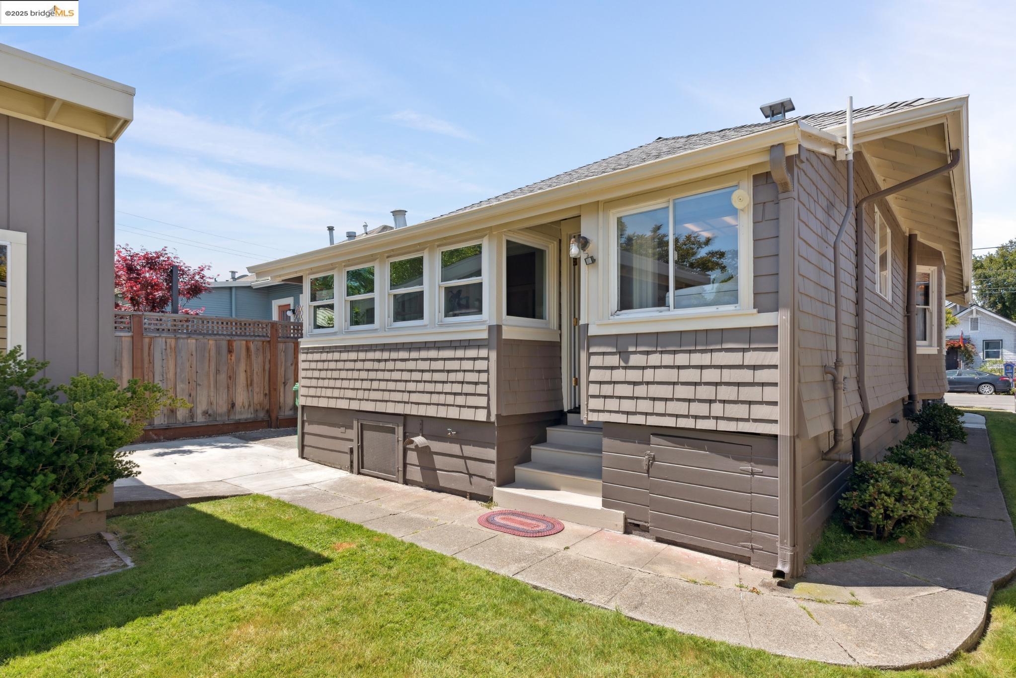 Detail Gallery Image 36 of 41 For 1820 Wood St, Alameda,  CA 94501 - 2 Beds | 1 Baths