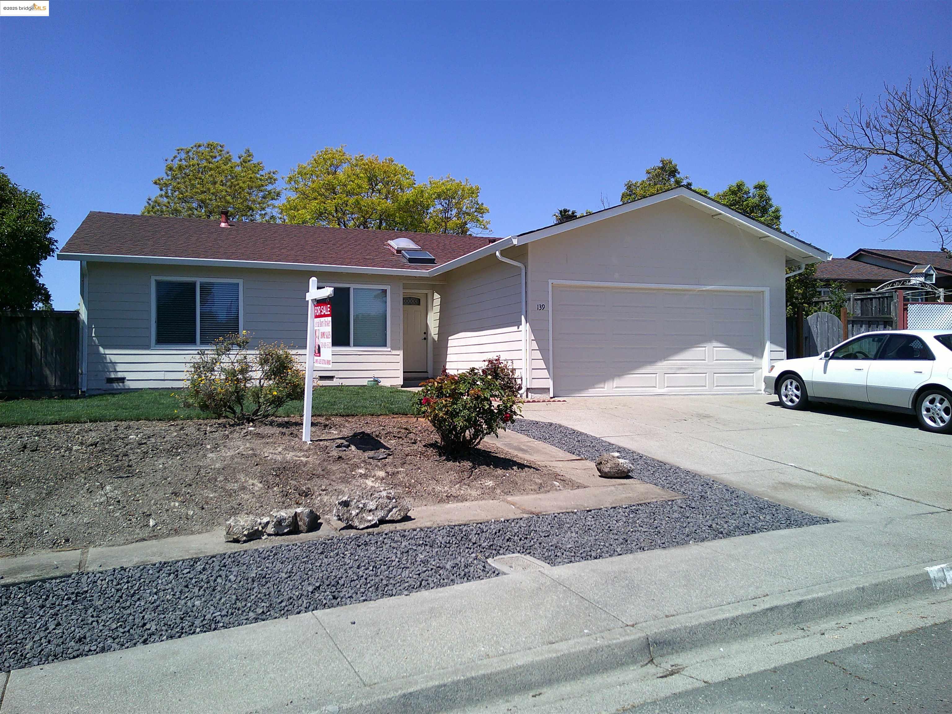 Detail Gallery Image 2 of 25 For 139 Heather Ave, Hercules,  CA 94547 - 3 Beds | 2 Baths