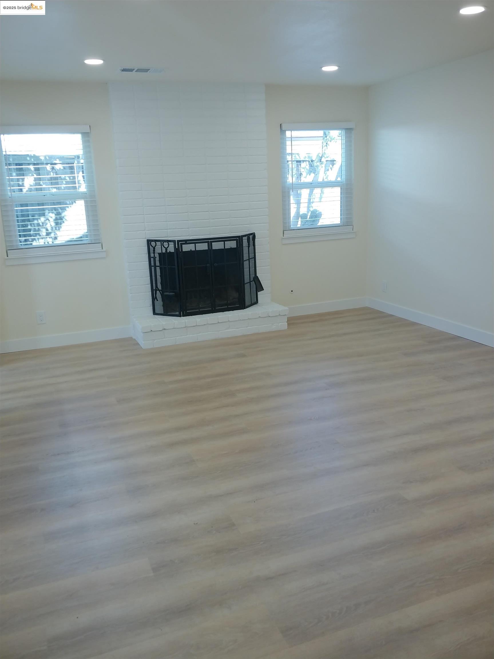 Detail Gallery Image 4 of 25 For 139 Heather Ave, Hercules,  CA 94547 - 3 Beds | 2 Baths