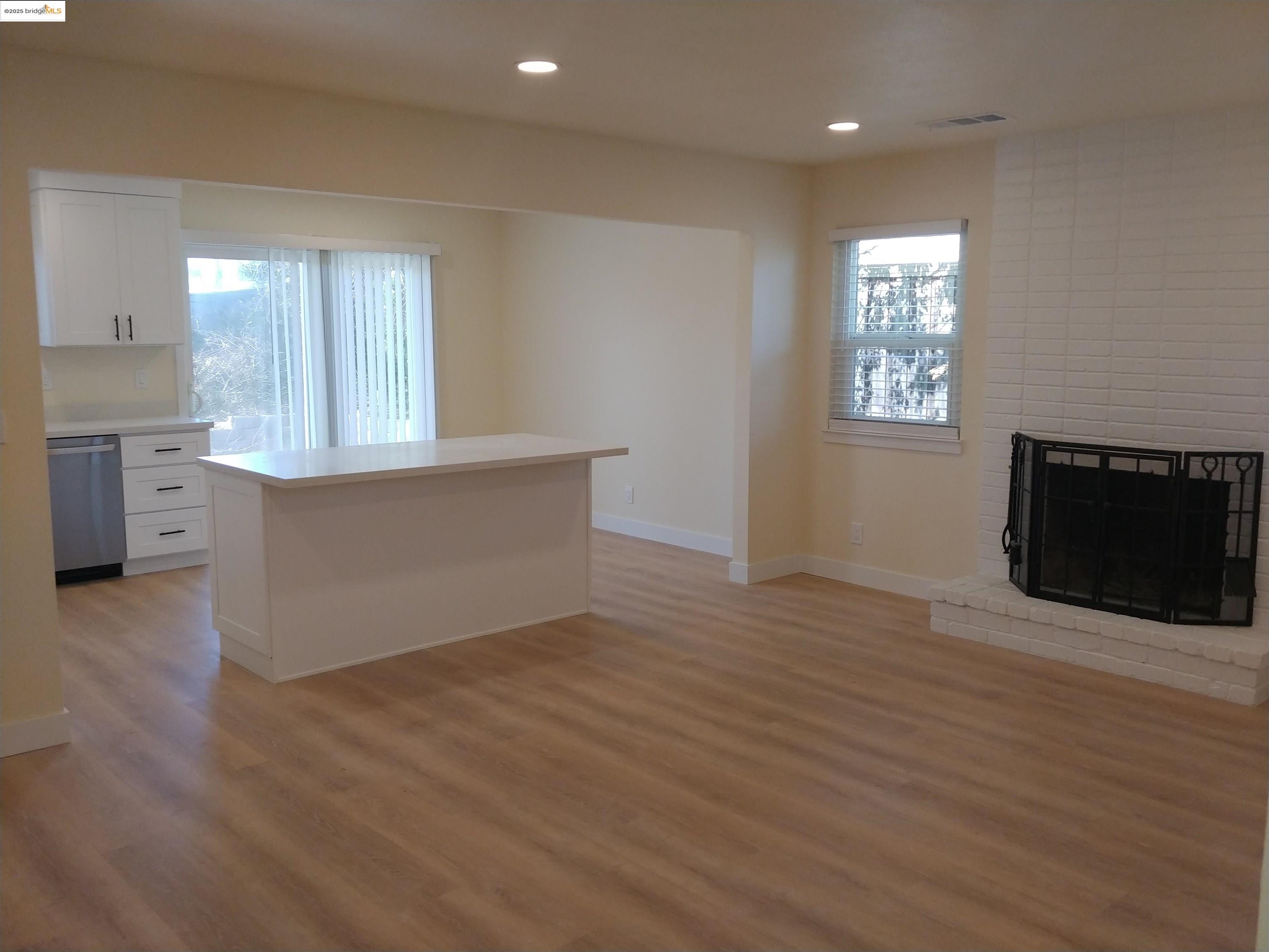 Detail Gallery Image 5 of 25 For 139 Heather Ave, Hercules,  CA 94547 - 3 Beds | 2 Baths