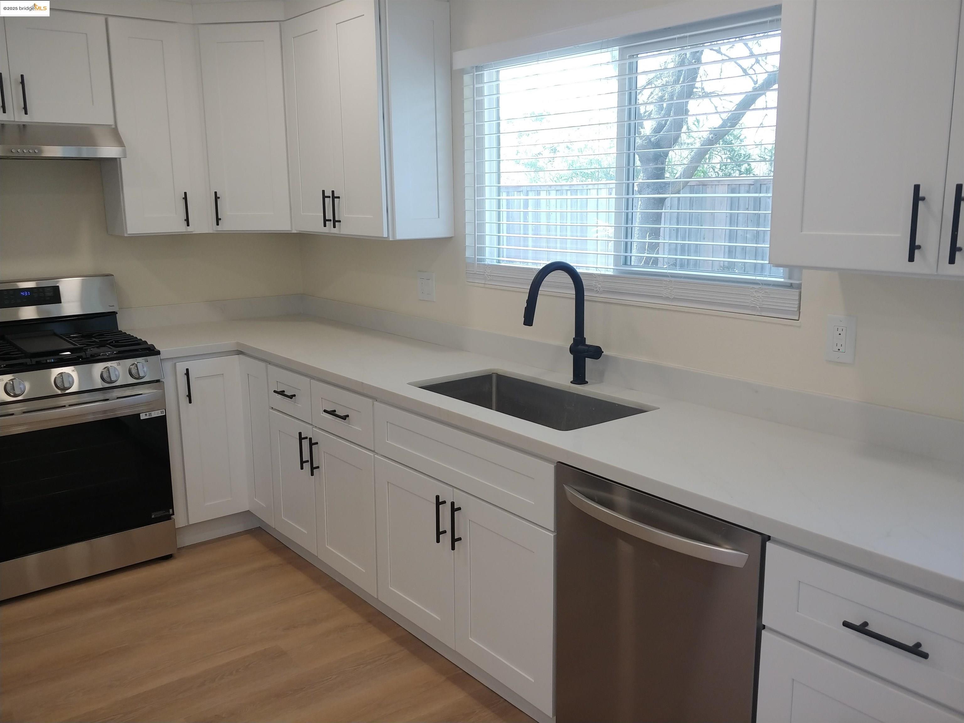 Detail Gallery Image 8 of 25 For 139 Heather Ave, Hercules,  CA 94547 - 3 Beds | 2 Baths