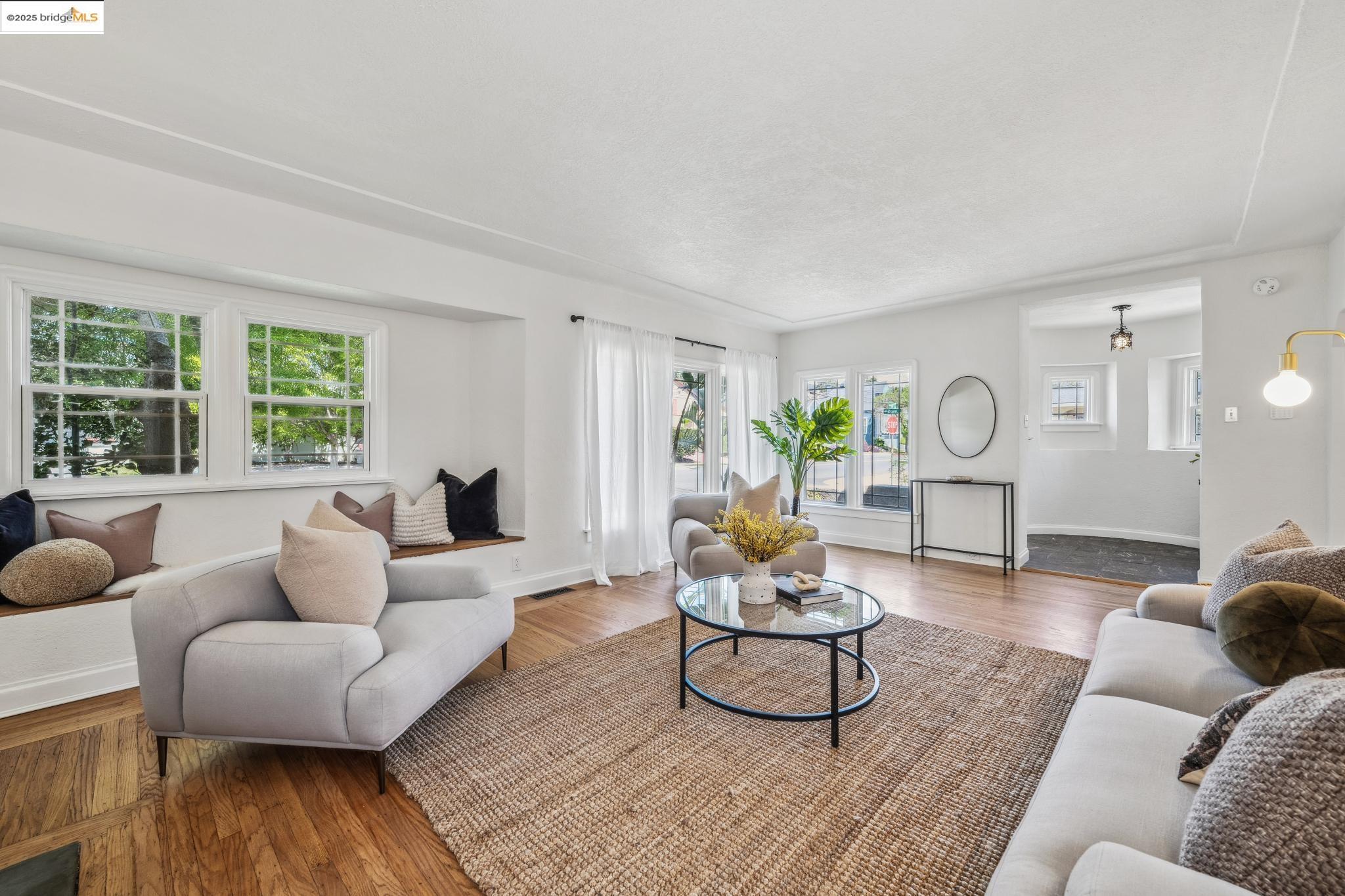 Detail Gallery Image 11 of 60 For 2956 55th Ave, Oakland,  CA 94605 - 3 Beds | 2 Baths